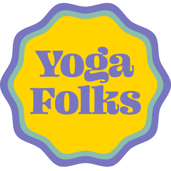 Texten "Yoga Folks" på en färgglad bakgrund med lager av blåa, gröna och gula ränder