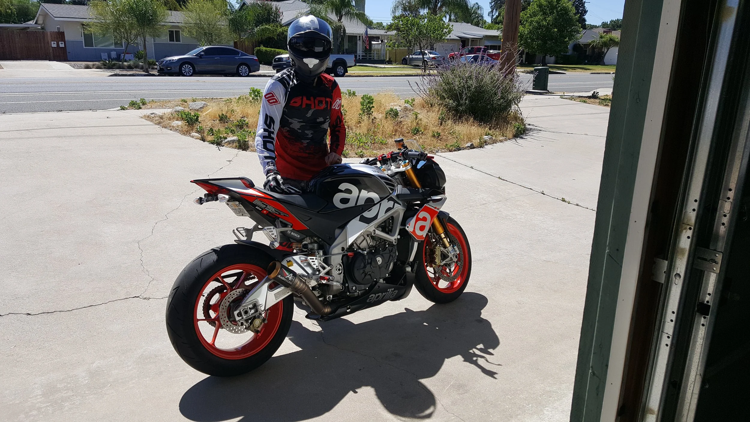 Canyon Riding Aprilia Tuono V4 Factory