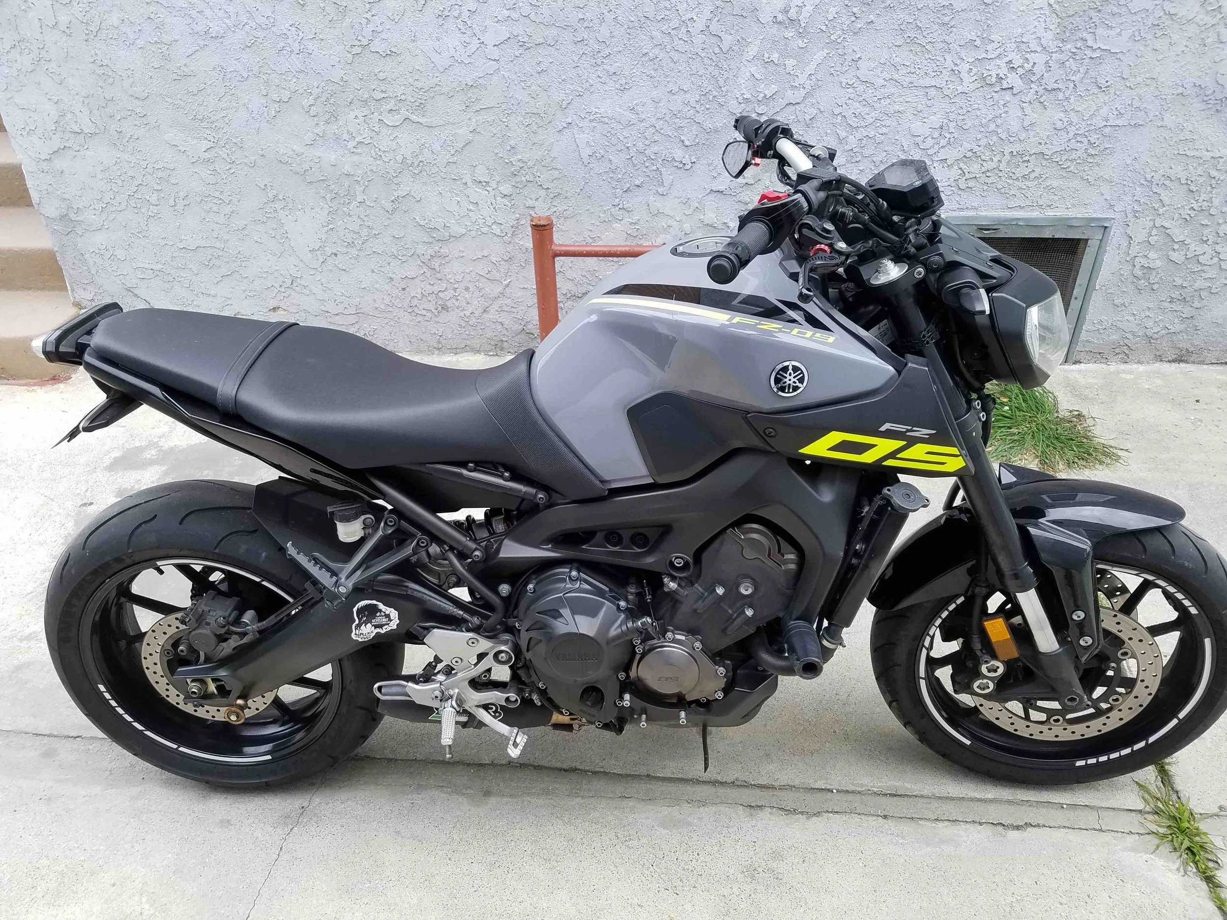 FZ-09-4.jpg