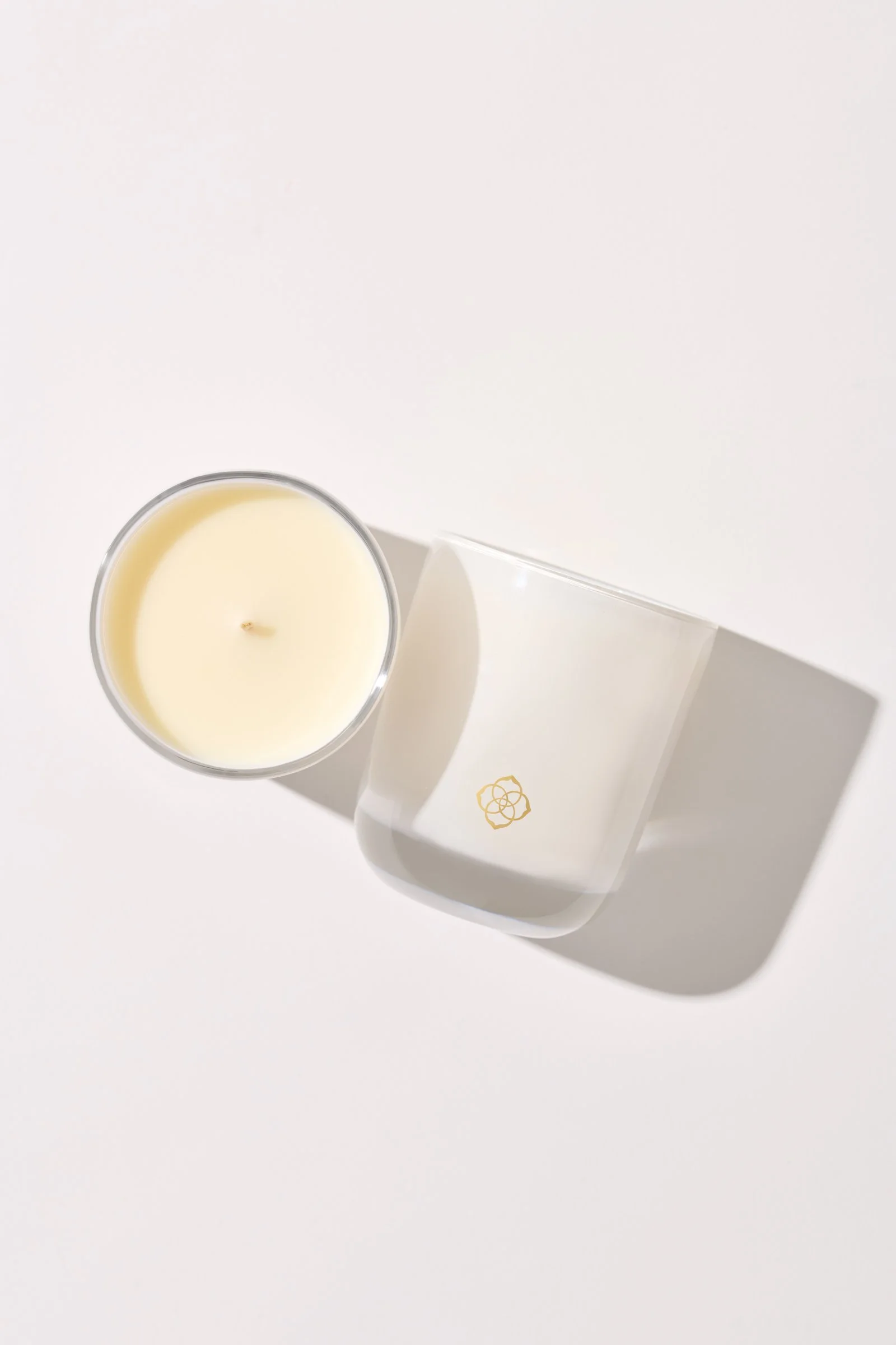 Kendra-Scott-Evergreen-Candle-Creative-Laydowns-00.jpeg