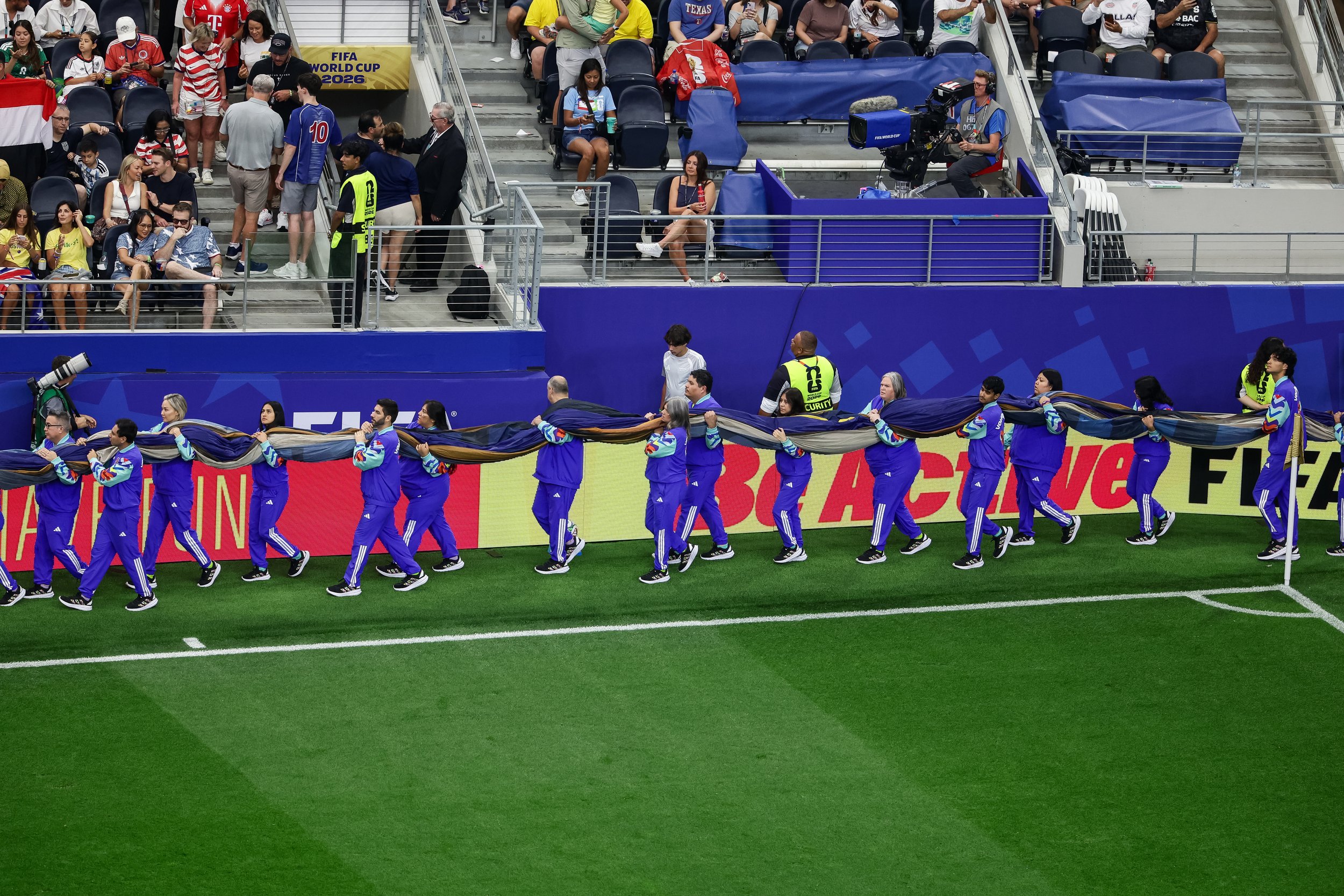 worldcup-volunteers-photographer-aricbecker-2.jpg