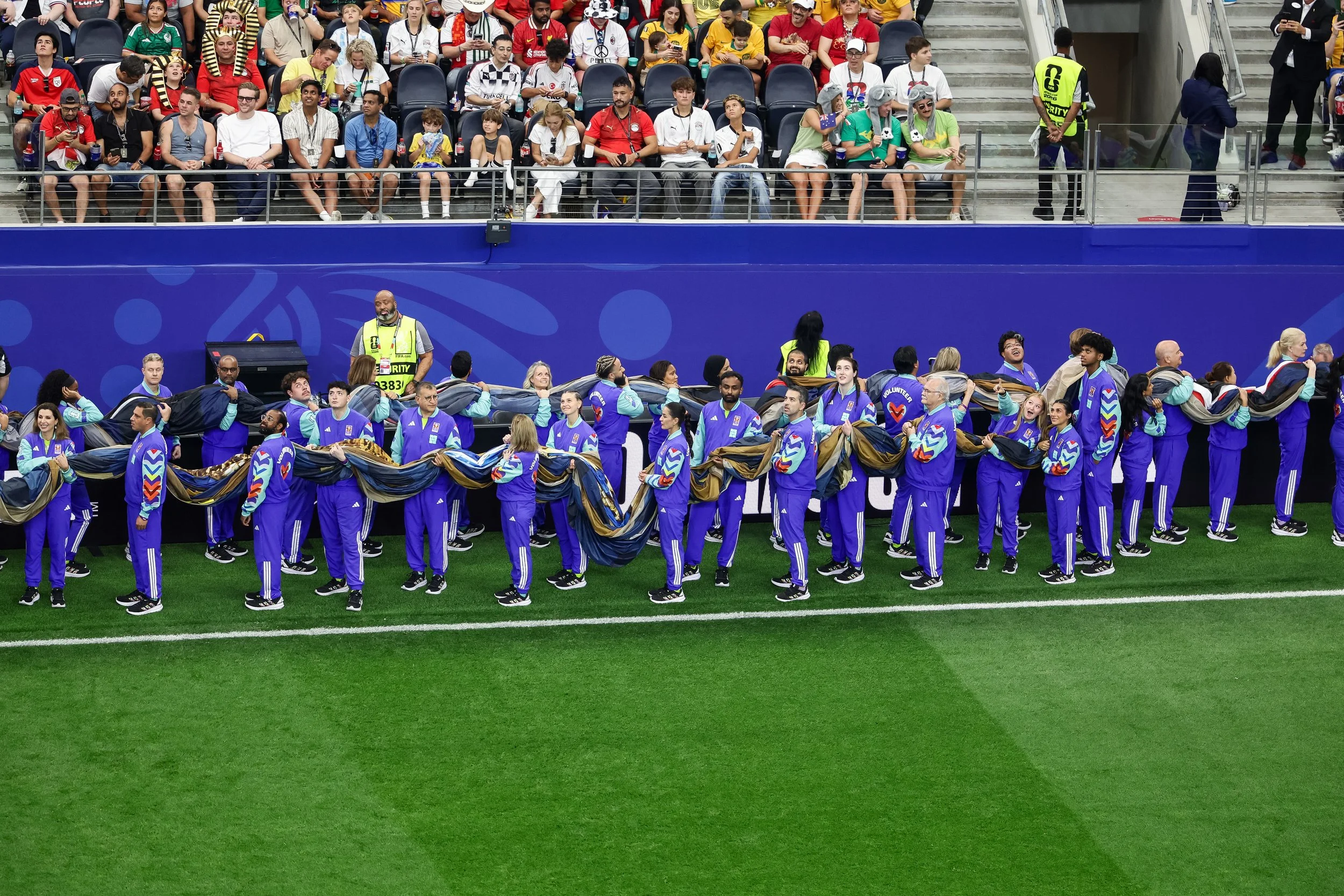worldcup-volunteers-photographer-aricbecker-7.jpg