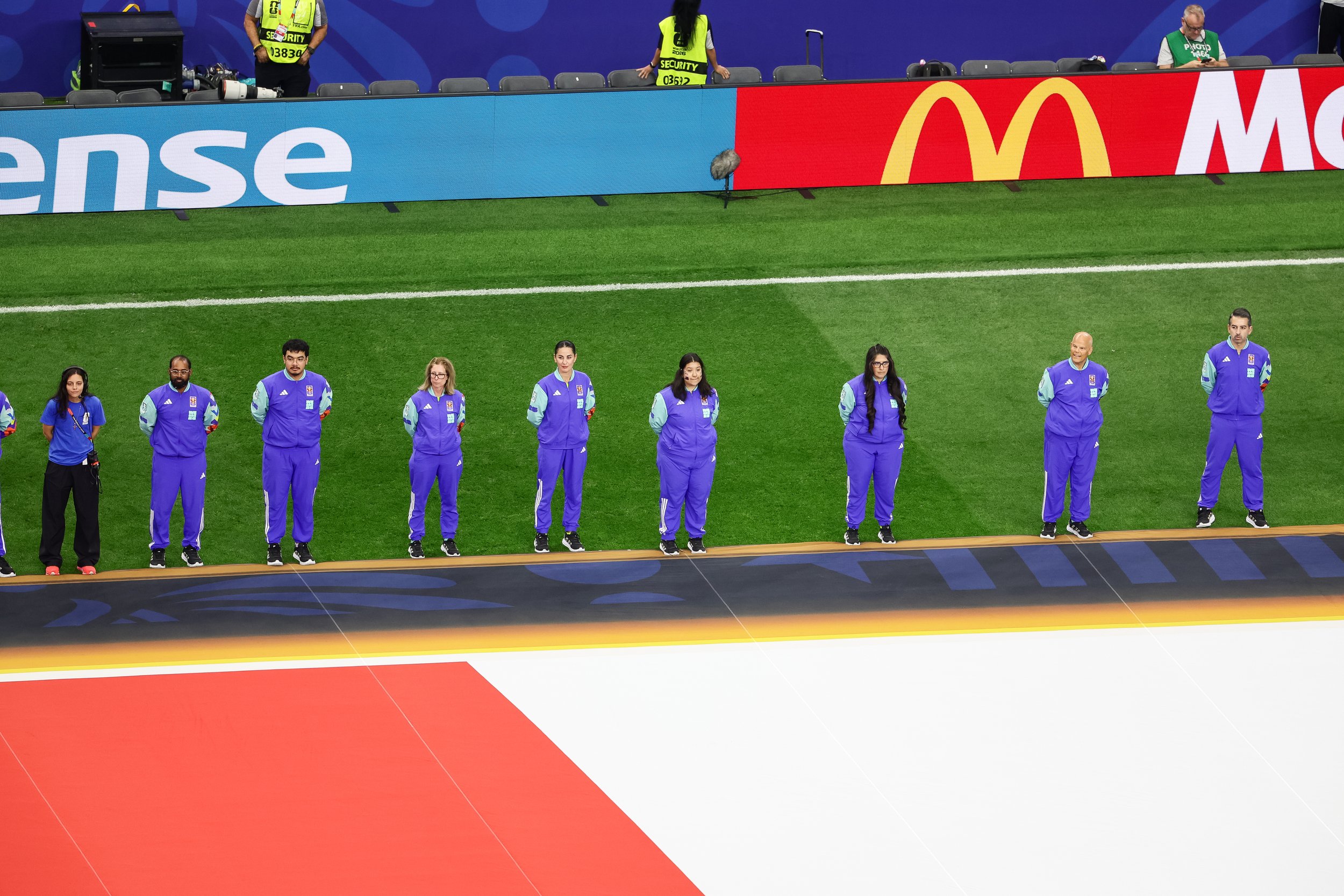 worldcup-volunteers-photographer-aricbecker-18.jpg