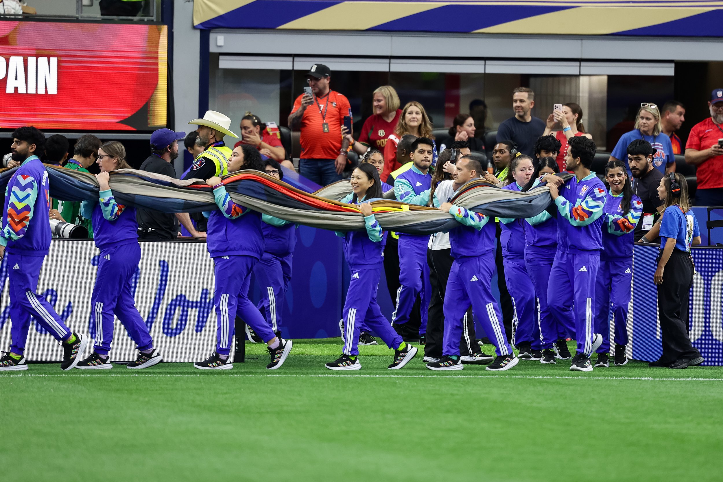 worldcup-volunteers-photographer-aricbecker-27.jpg