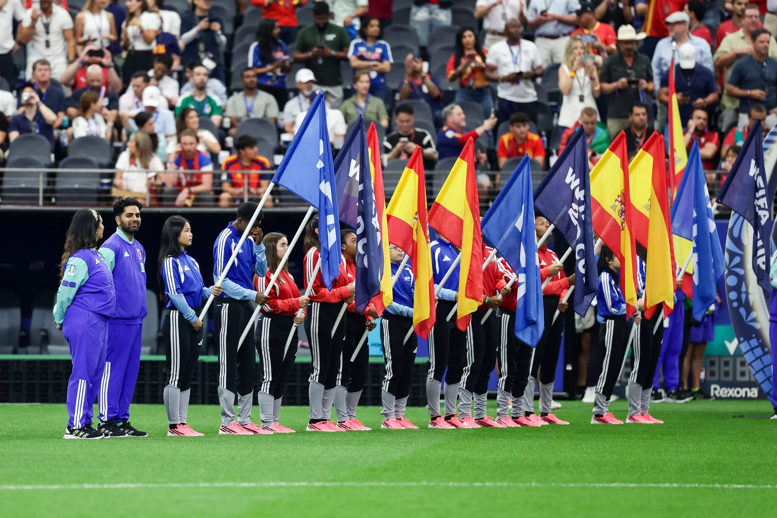 worldcup-volunteers-photographer-aricbecker-47.jpg