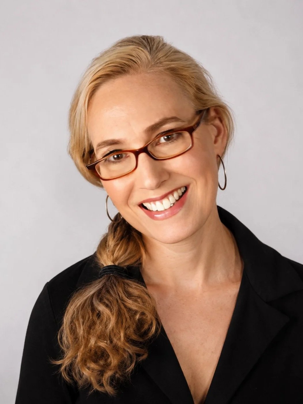 Portrait of Amy Sellinger, licensed physical therapist at Back to Life Physical Therapy in Oakland.