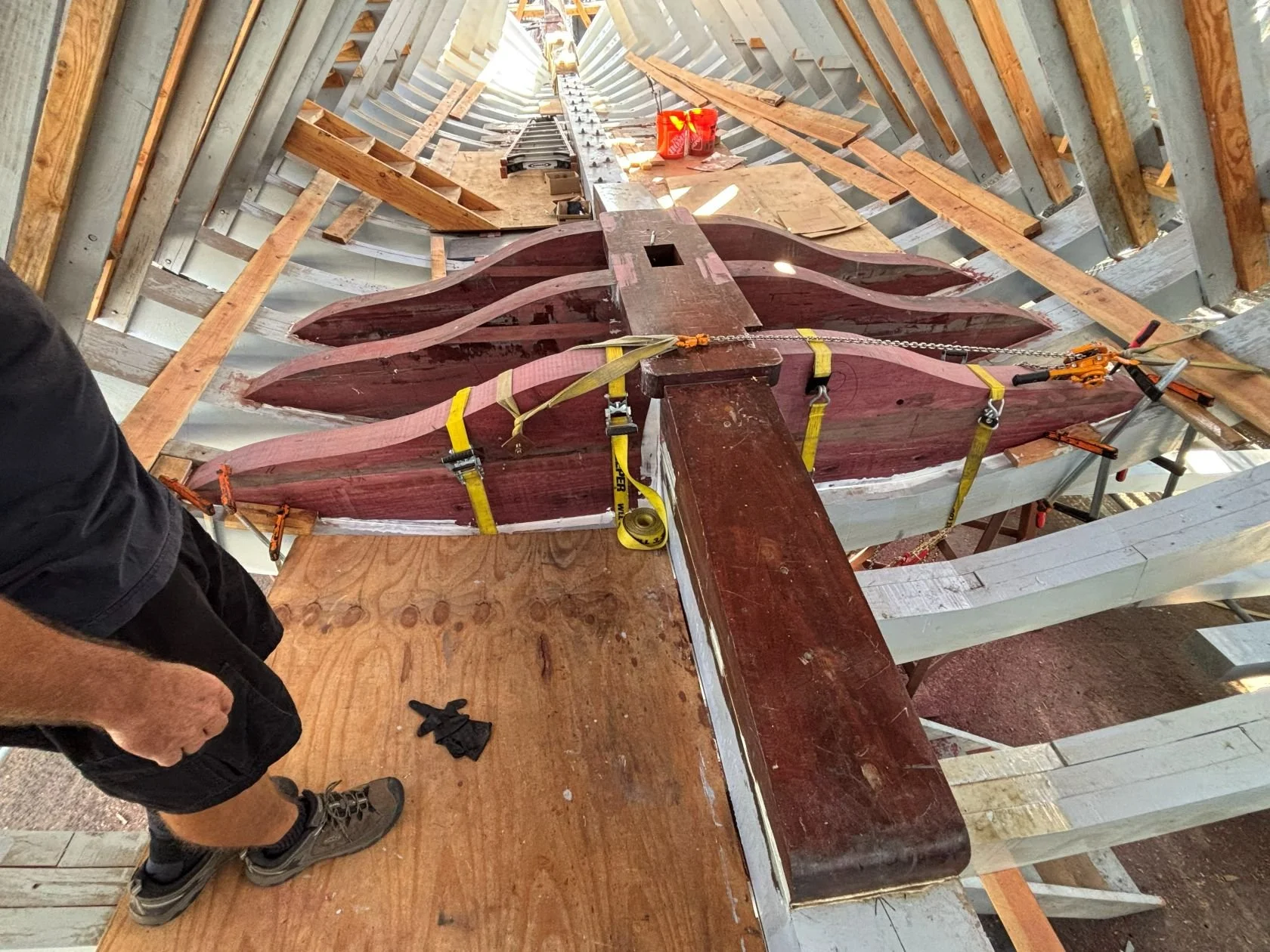 253 - MAIN MAST STEP RIDERS INSTALLED