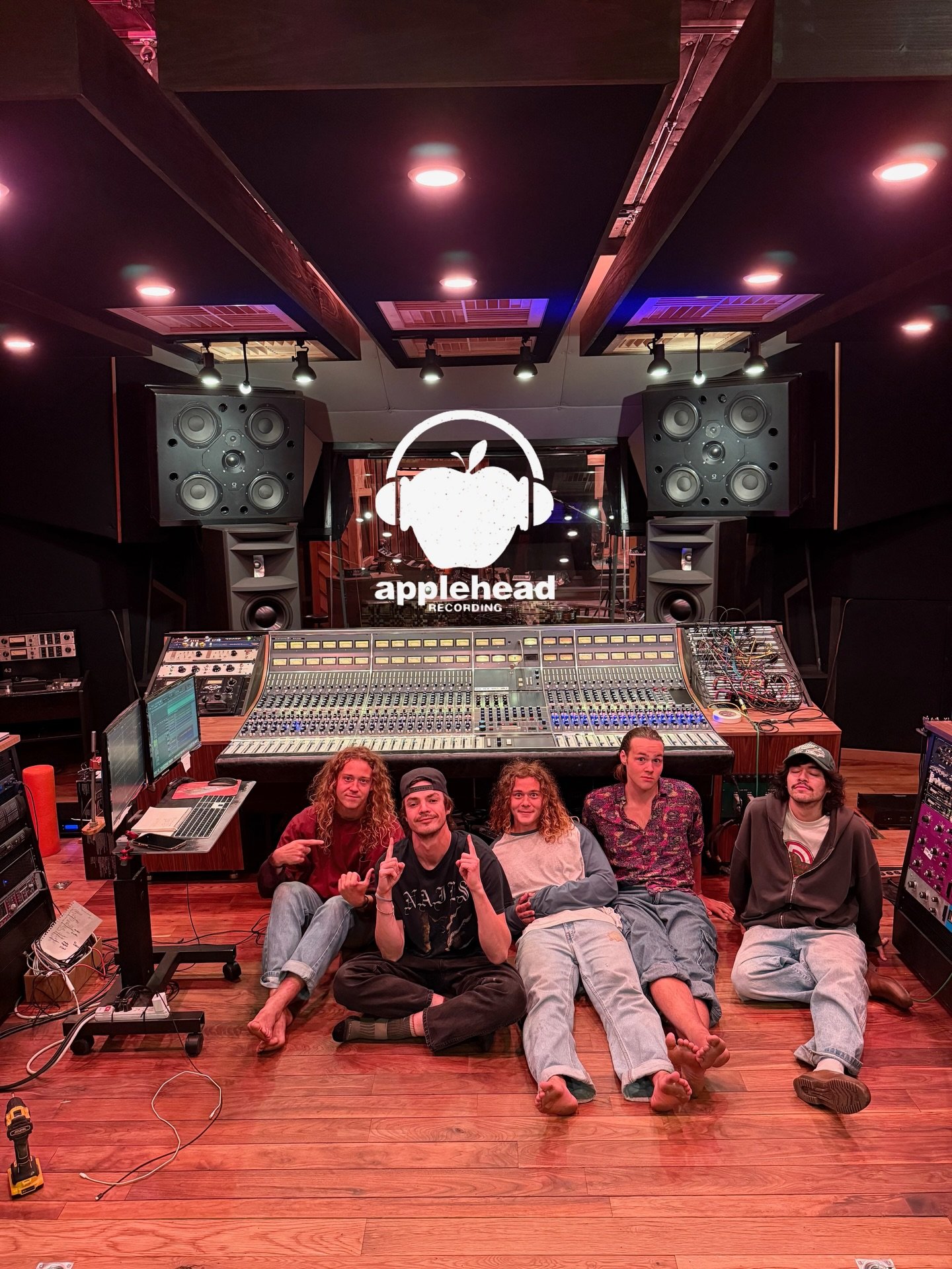 @morrisseyblvdband in the studio!