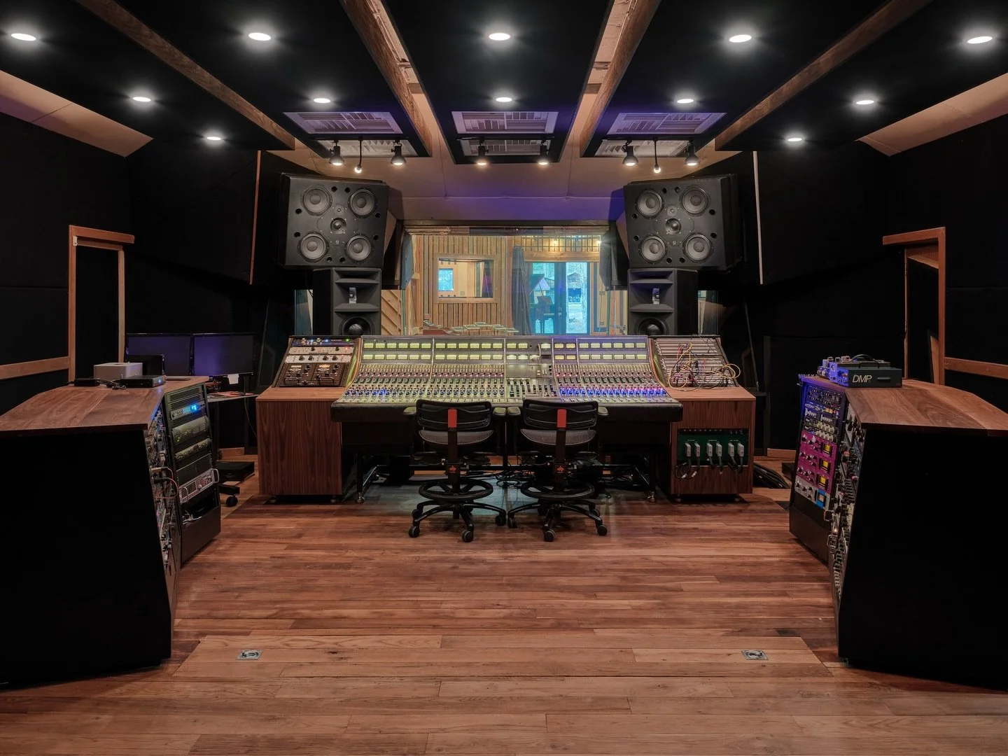 Today, we are proud to unveil the next chapter of Applehead Recording.

While the music world twists and turns further from the heart of why so many of us create, our slice of paradise in Woodstock is rooted deeper than ever. Honoring both the presen