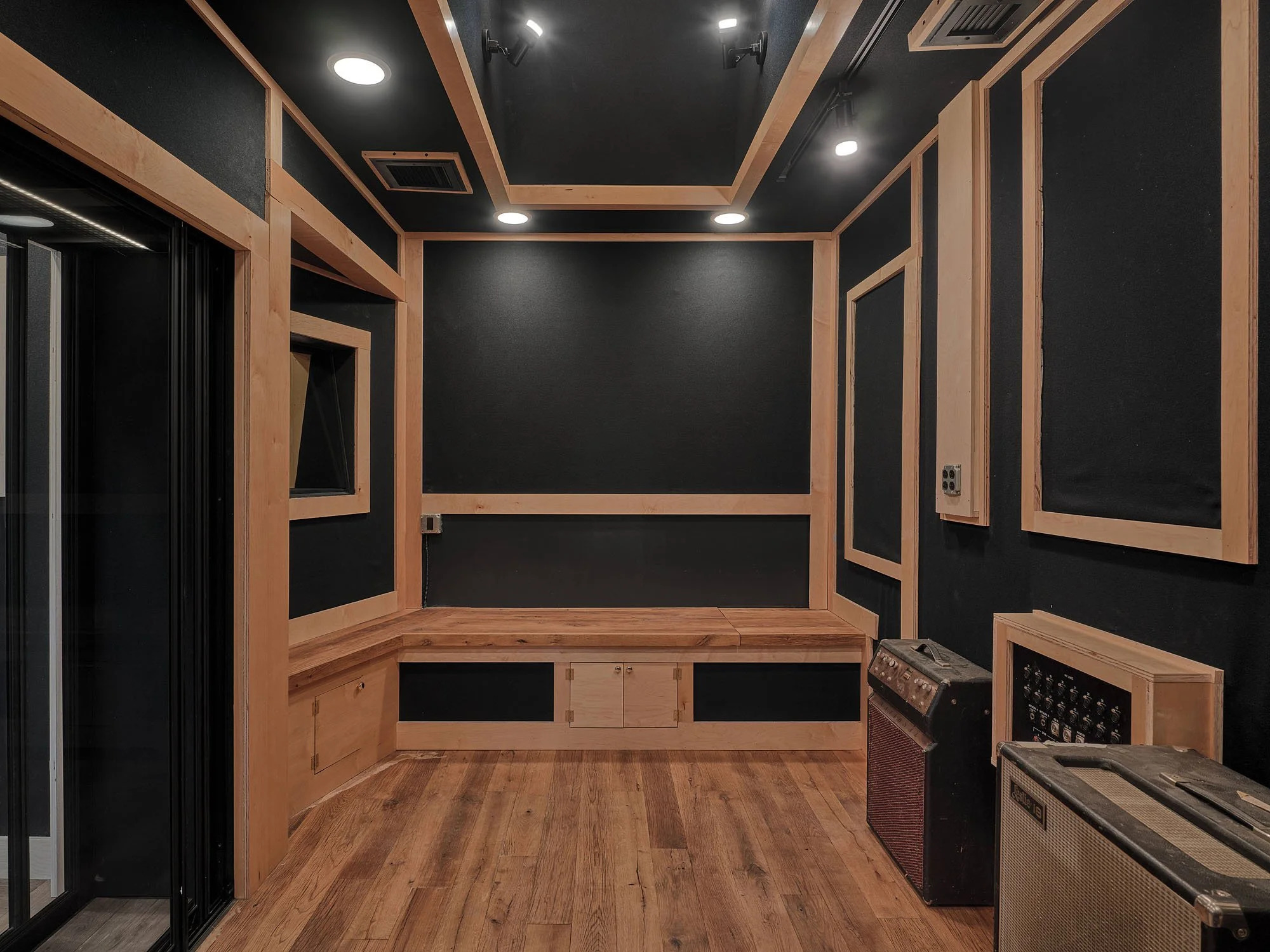 3.30.26 Applehead Recording_Highres_16.jpg
