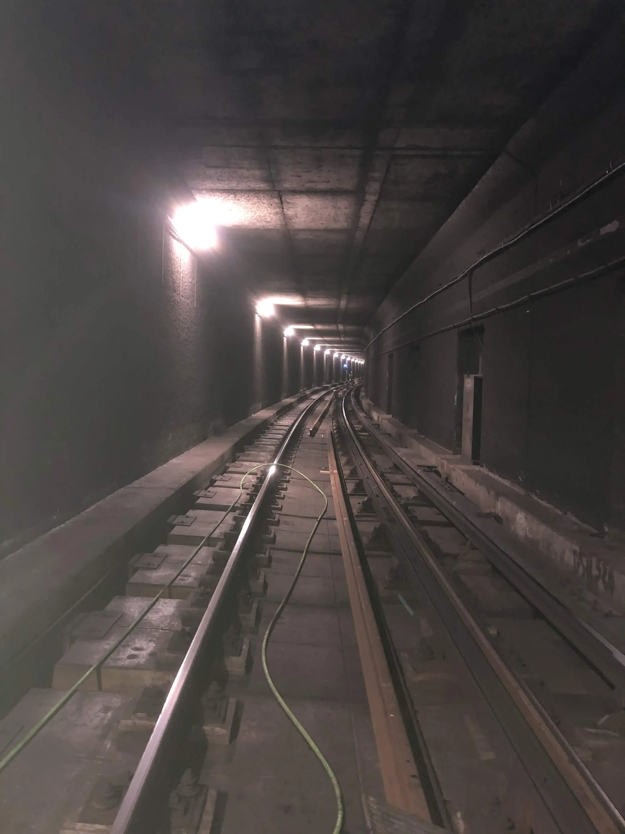 Cleaning of subway drainage pipes via jetter