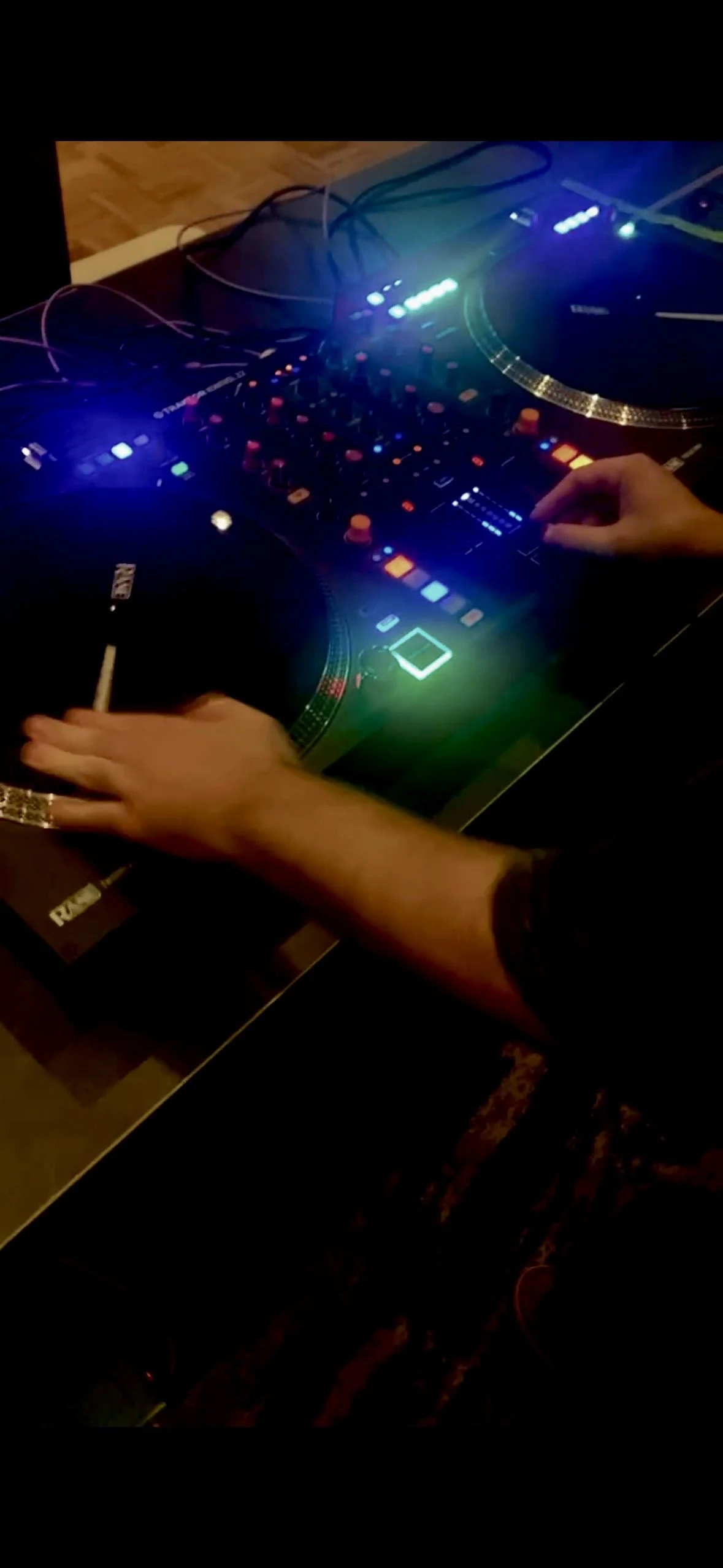 DJ SPEC DJING SCRATCH