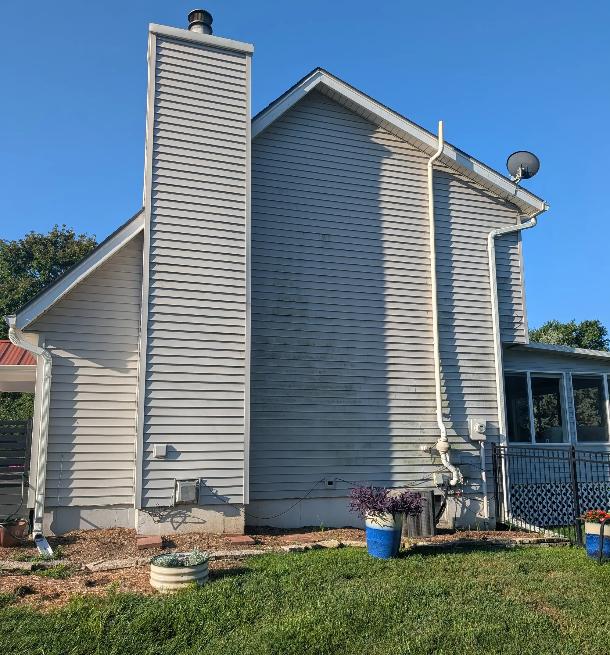 House siding with algae streaking before soft washing, Olathe KS