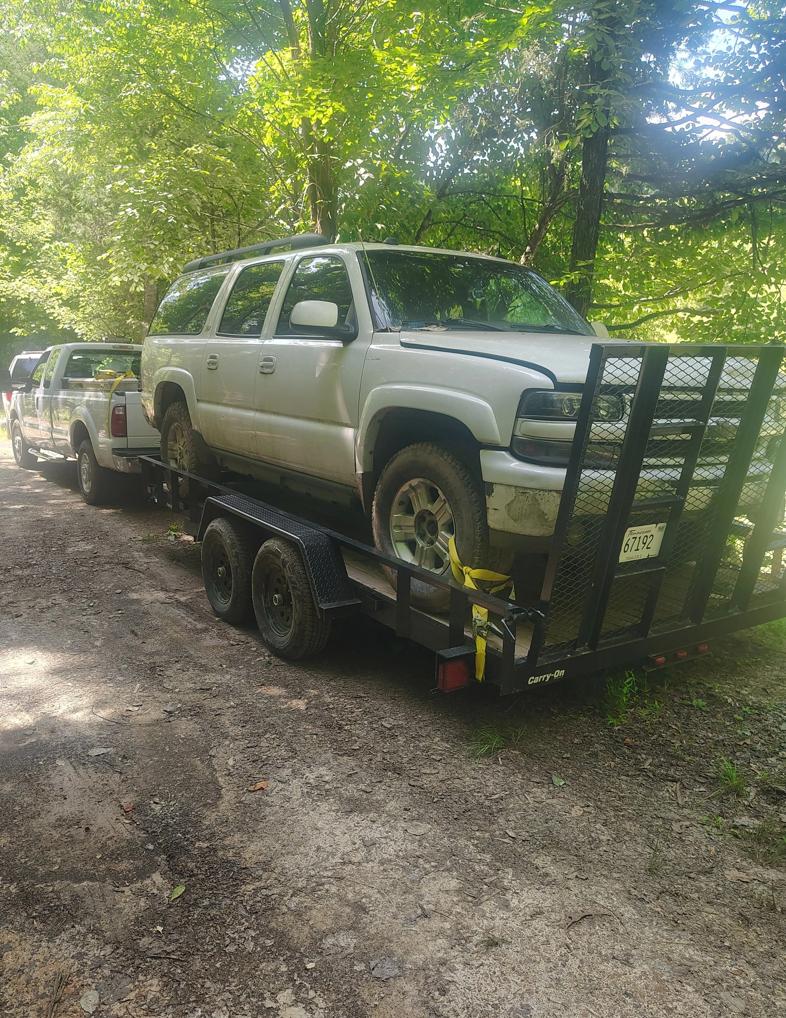 2004 CHEVY SUBURBAN 4X4 5.3L - PARTING OUT