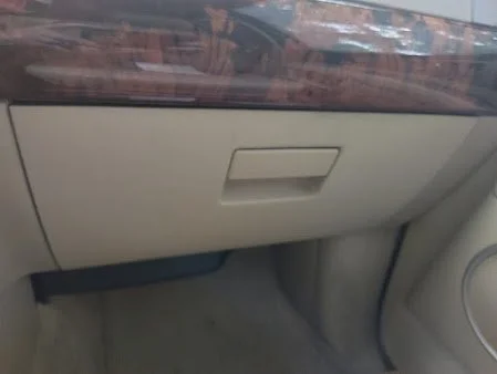 06 Lincoln Navigator glove box door / lid