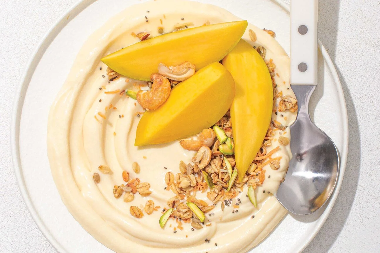 PRE+PROBIOTIC GRANOLA W/ MANGO
