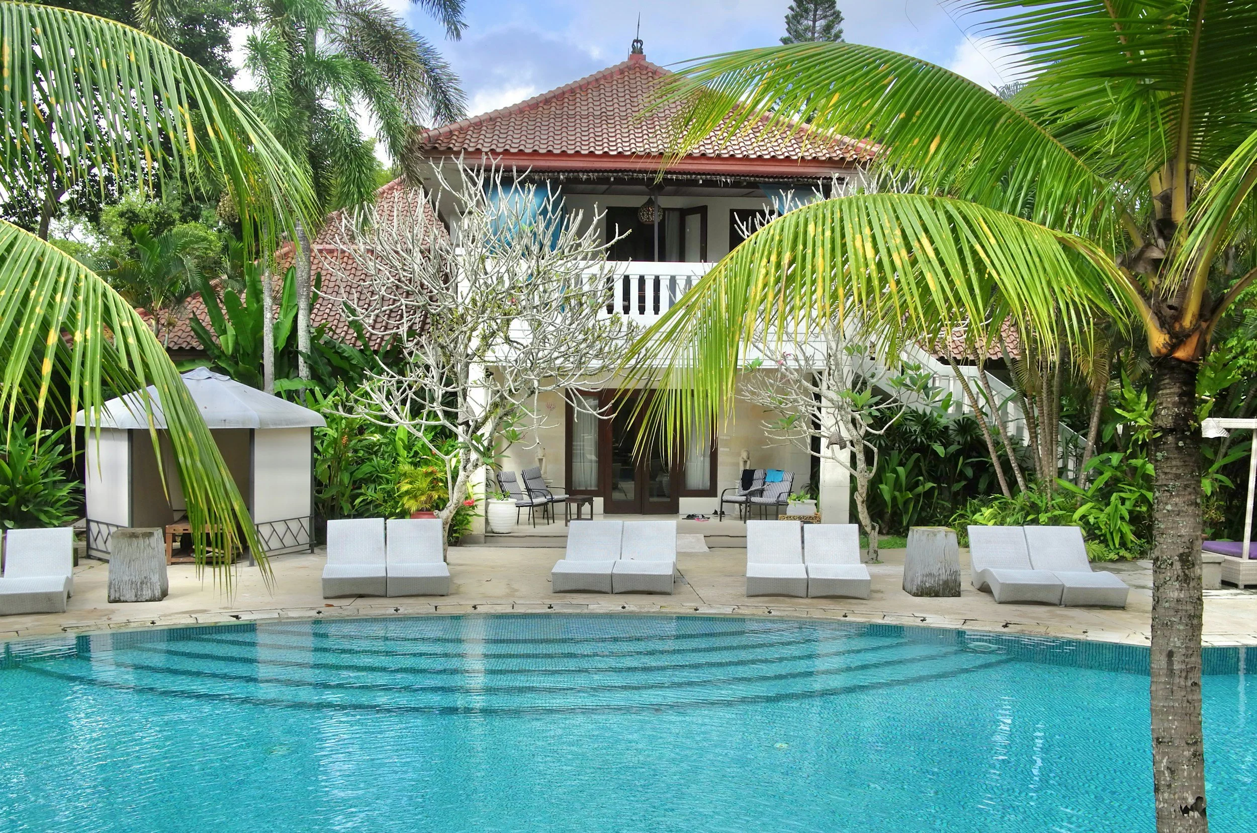 What’s Included in a Holistic Escapes Retreat (And What Isn’t)