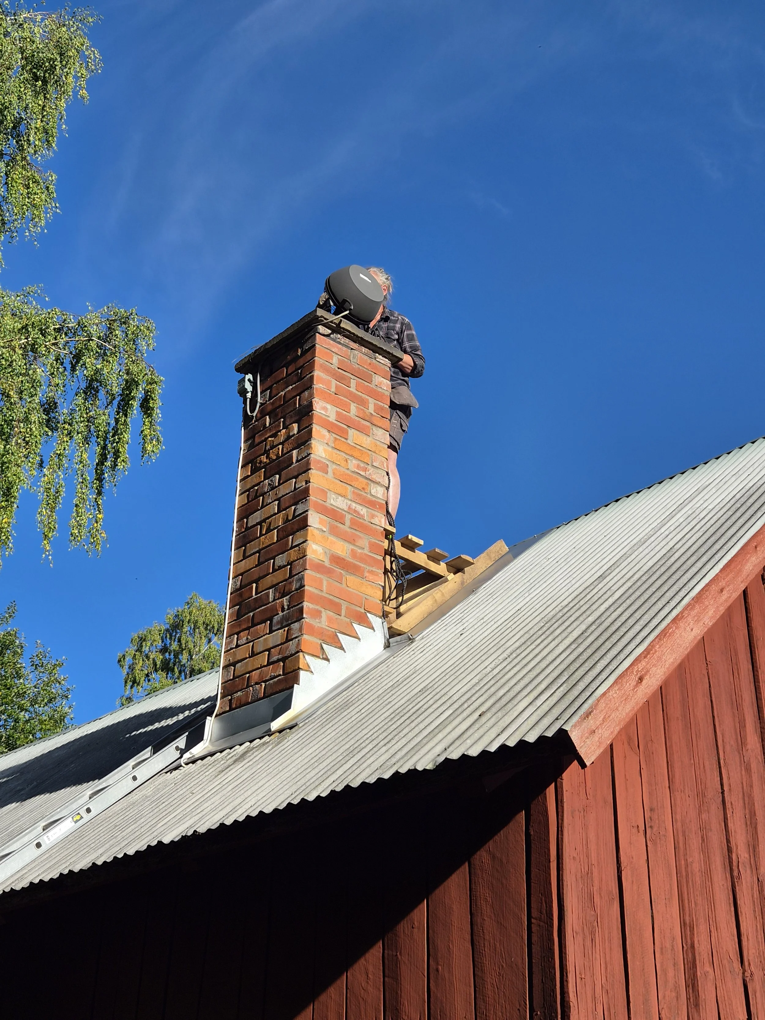 Smedjans städas och fixas inför höstens nystart!