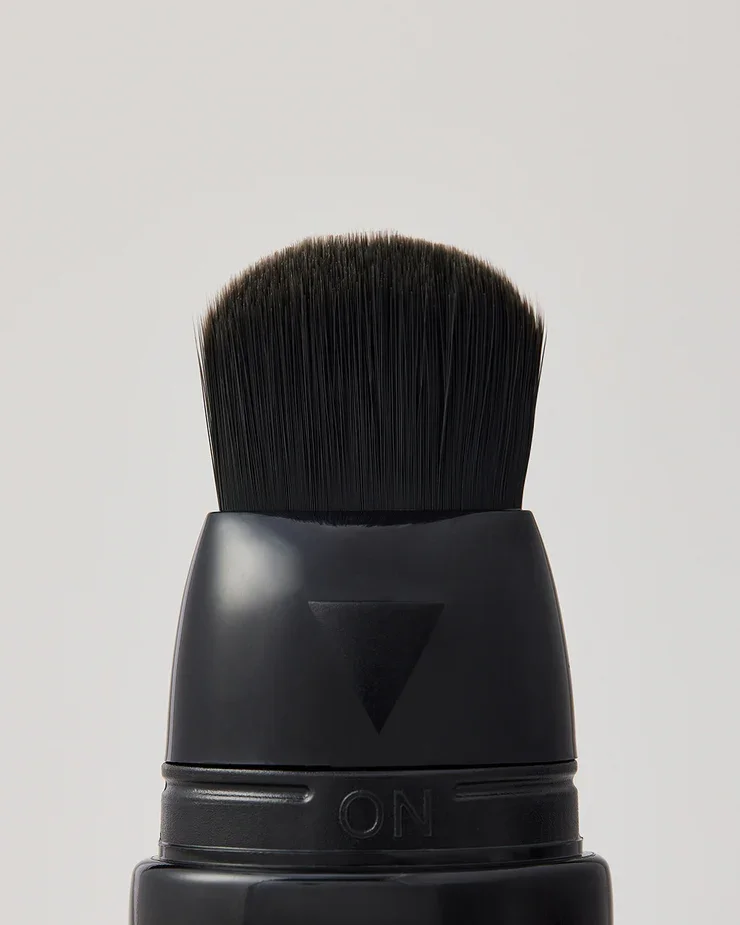 STROKE_OF_GENIUS_LIQUID_CASHMERE_FOUNDATION___LOOK_2B___open.webp