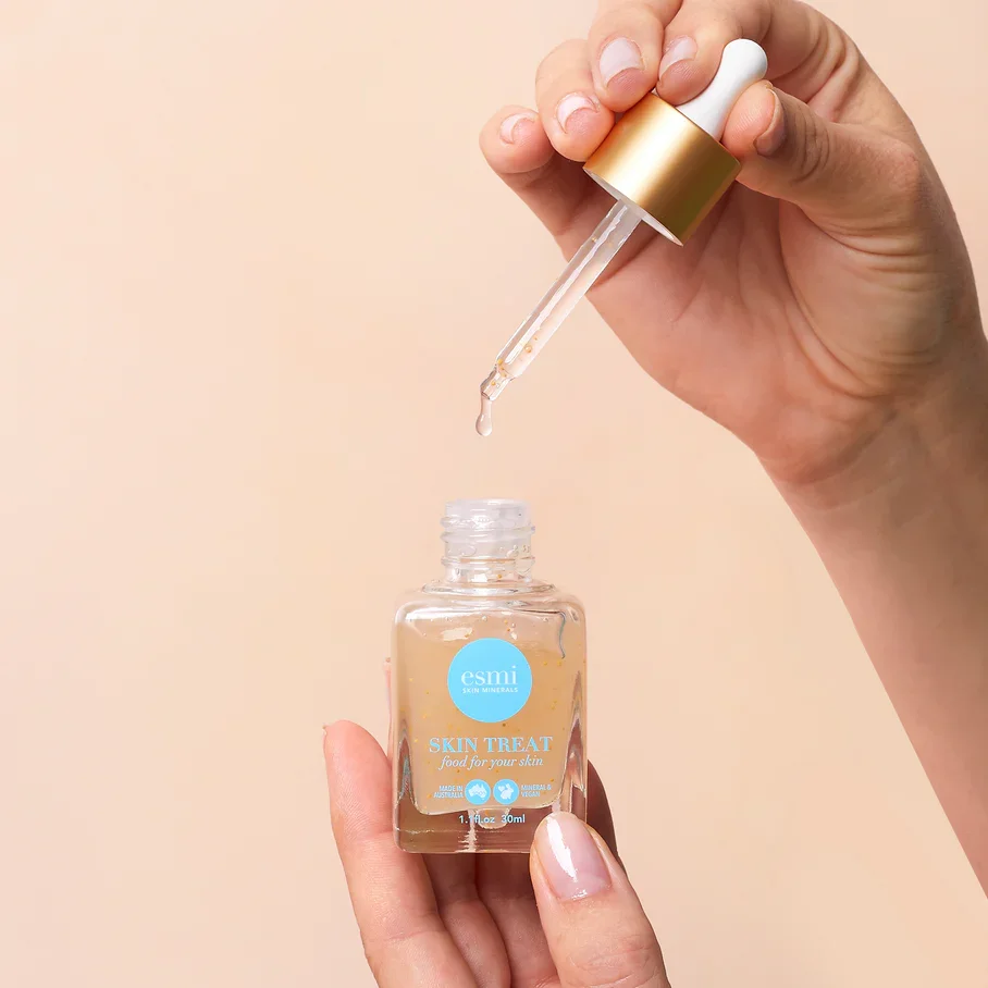 InUse_Golden_Anti-Ageing_Serum.webp