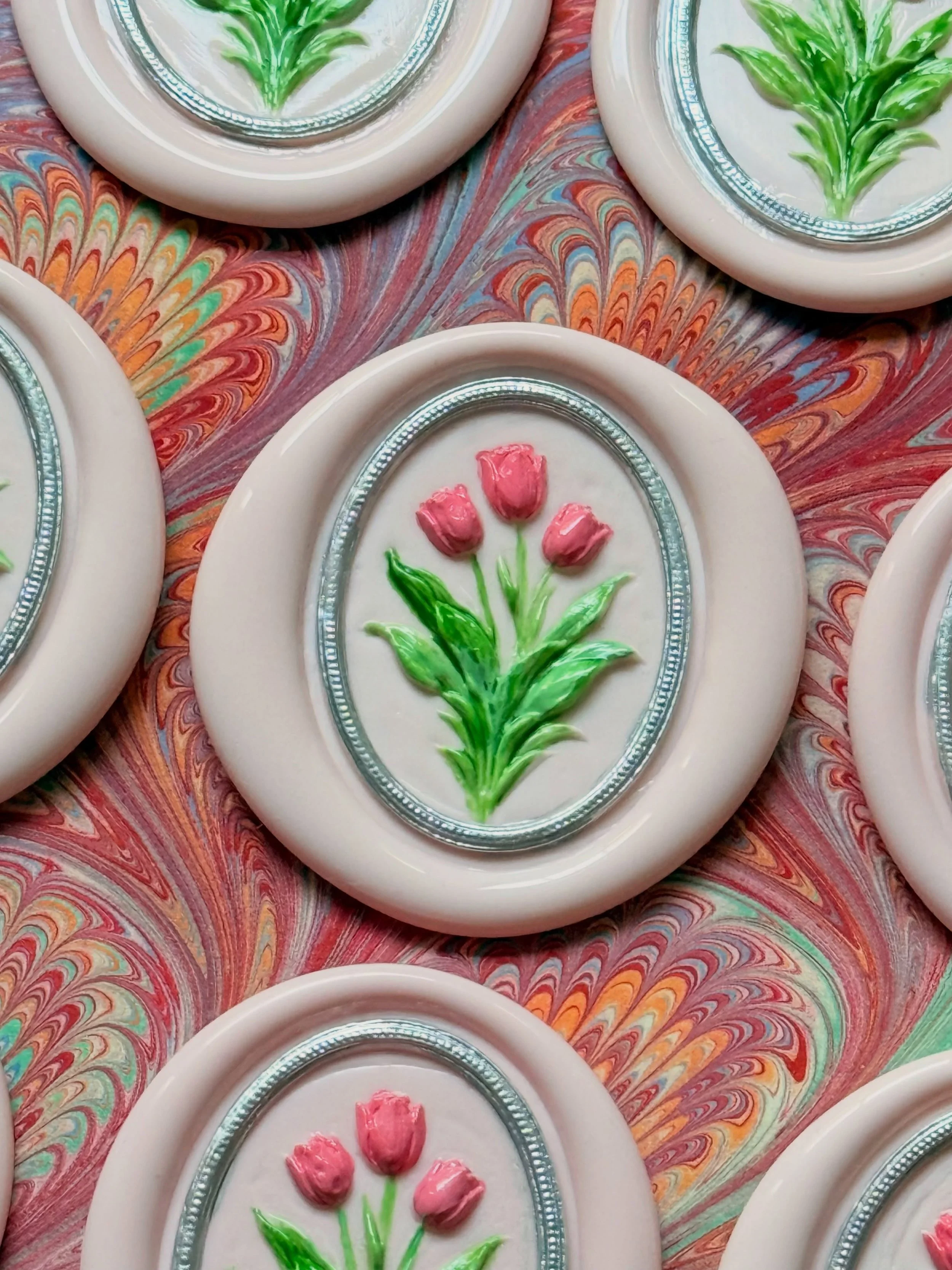 there are wax seals and then there are *@kathrynhastingsco wax seals*. how delightful these were to stamp and paint. 

#virginialucashart #paintedwaxseal #weddingsuite #weddingsuiteideas #weddingstationerydesign