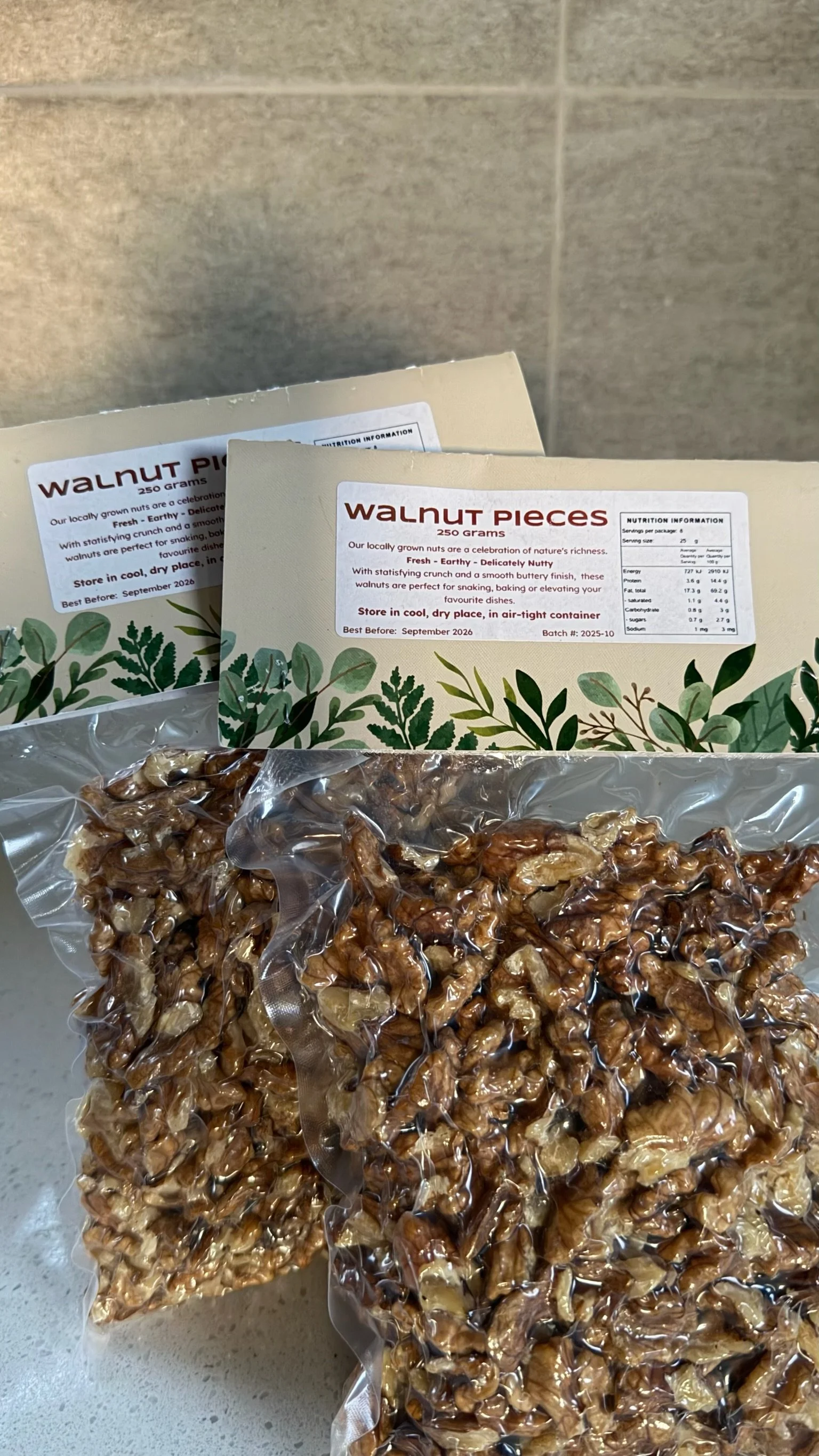 250g_walnut_pieces_3.JPG