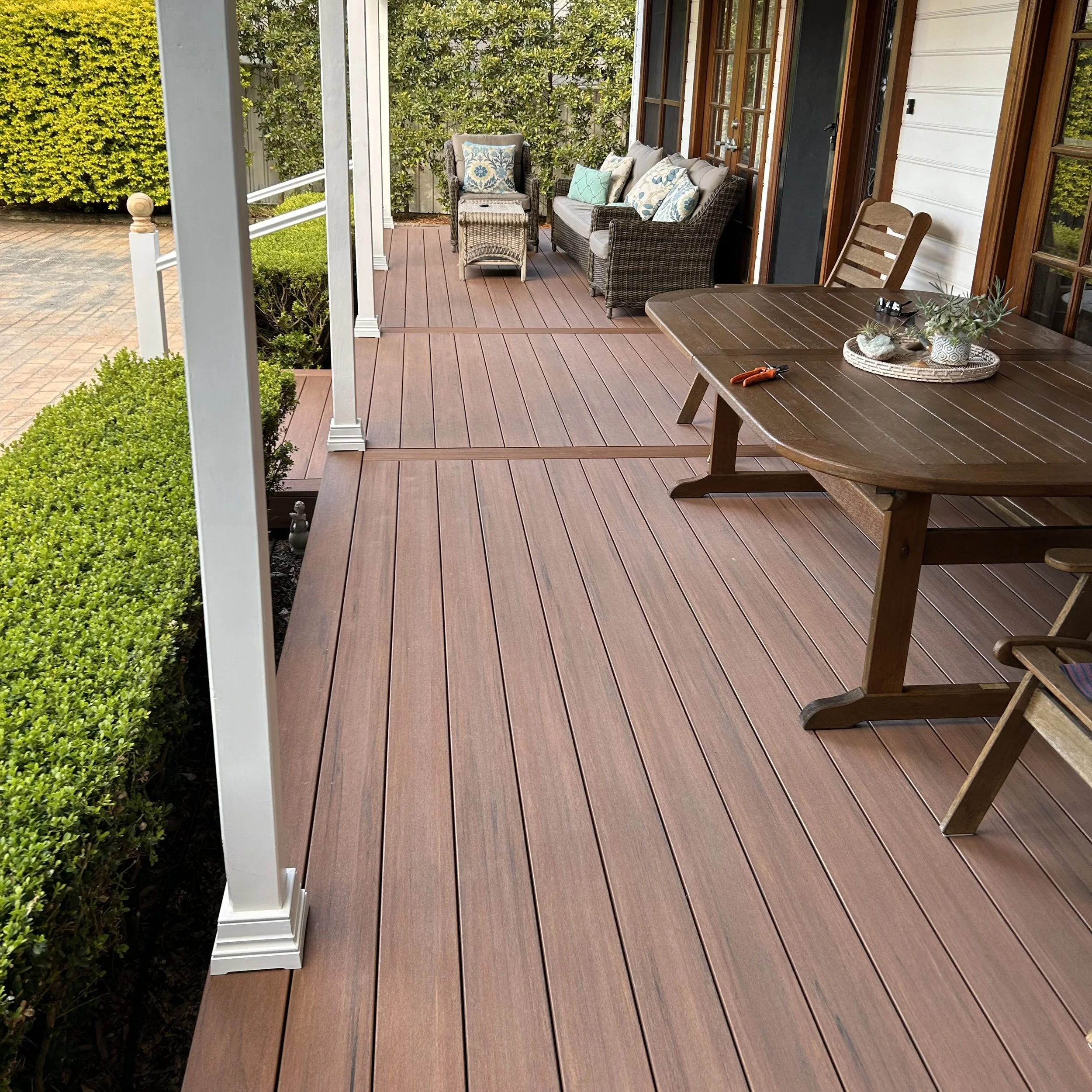 A long composite deck built by Platinum Decks running the length of this Central Coast home. 