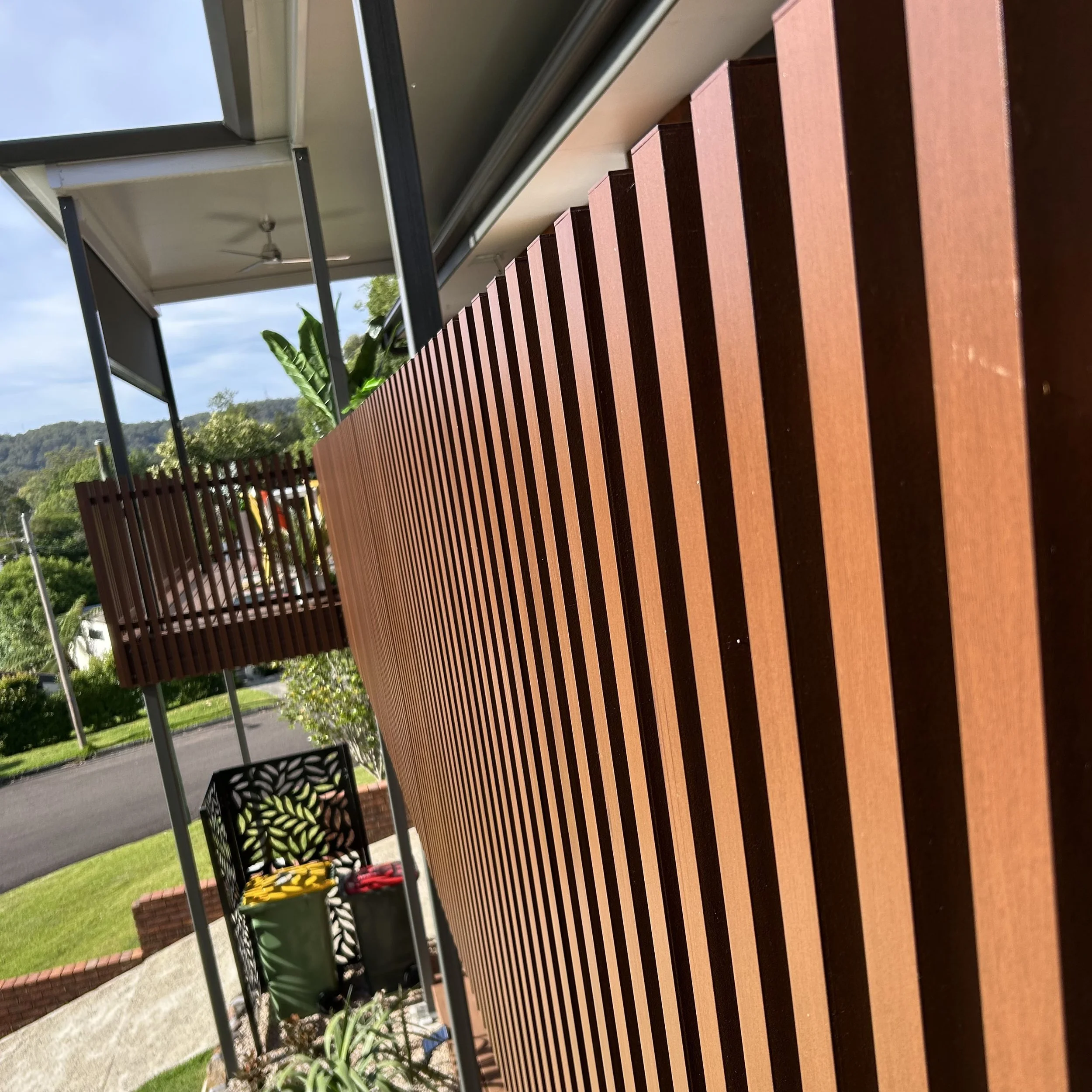 Architectural balustrade system with vertical timber look slats crafted by Platinum Decks to bring a modern, high‑end edge to composite deck design