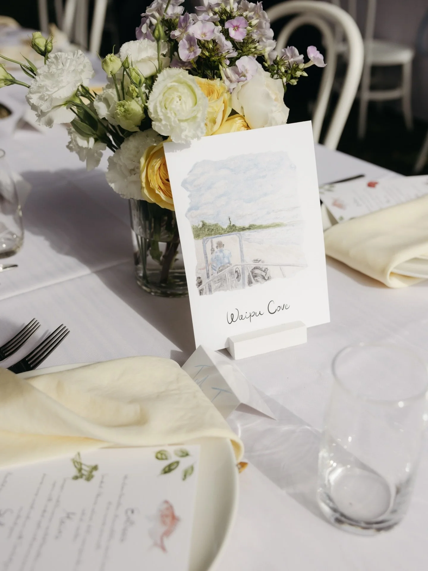 Last summer, V &amp; T seated their favourite people amongst their favourite places ✨🌏

A beautiful way to honour the places that mean so much to them as a couple 💌

Photography @savannahwalkerweddings 
Venue @manowarwine 
Florals @wildflowerwaihek