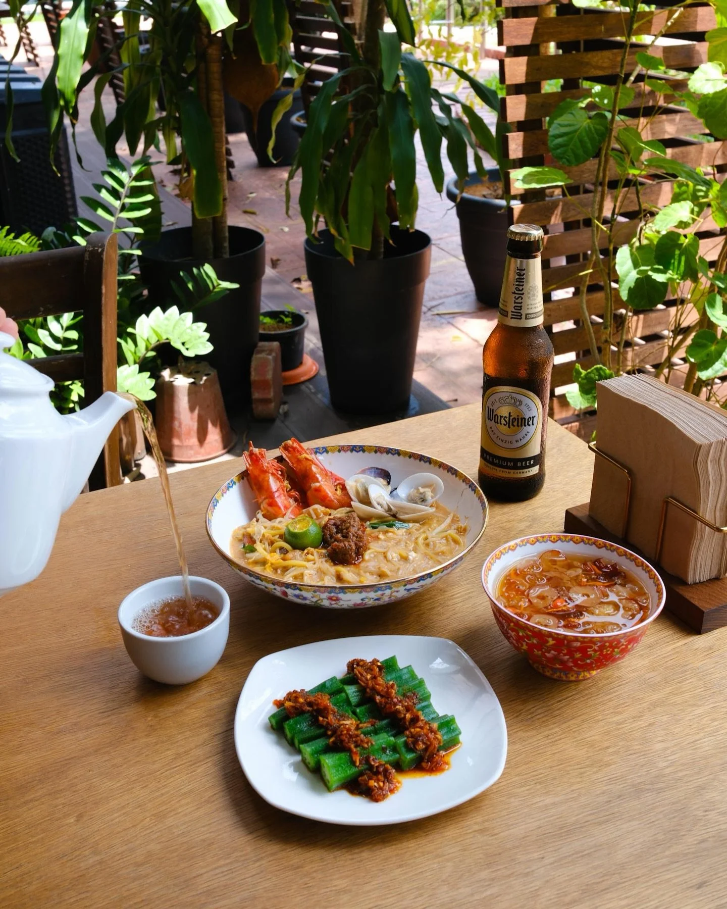 Level up your lunch at Long Zhuang 🍜

Now with our new add-on special; complete your meal with a side of vegetables and your choice of a drink or dessert. A little extra, just the way it should be.