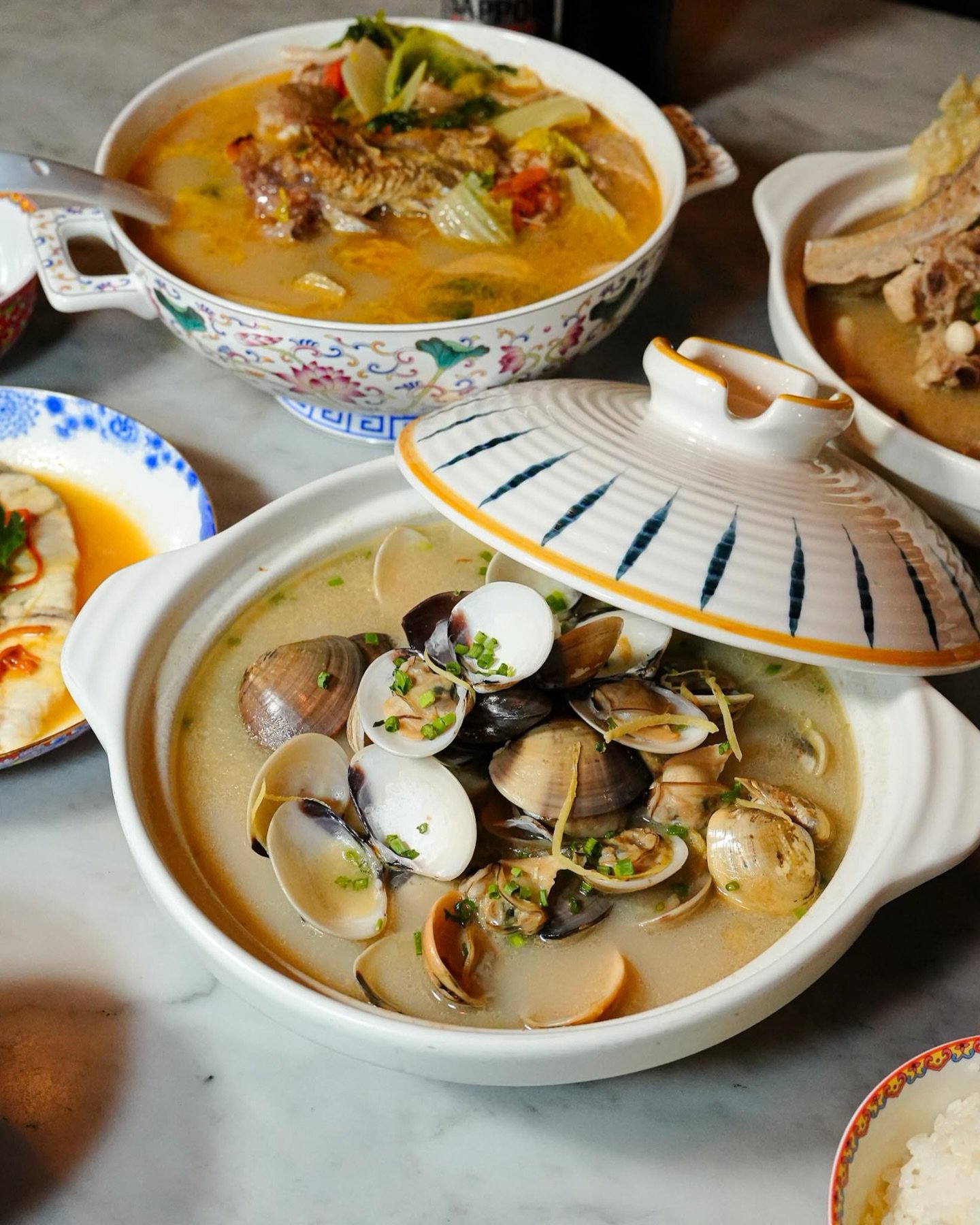 Long Zhuang nights done right. Gather your peeps and try our Shao Xing Clams. Briny, aromatic, and comforting. The kind of dish you reach for again (and again).