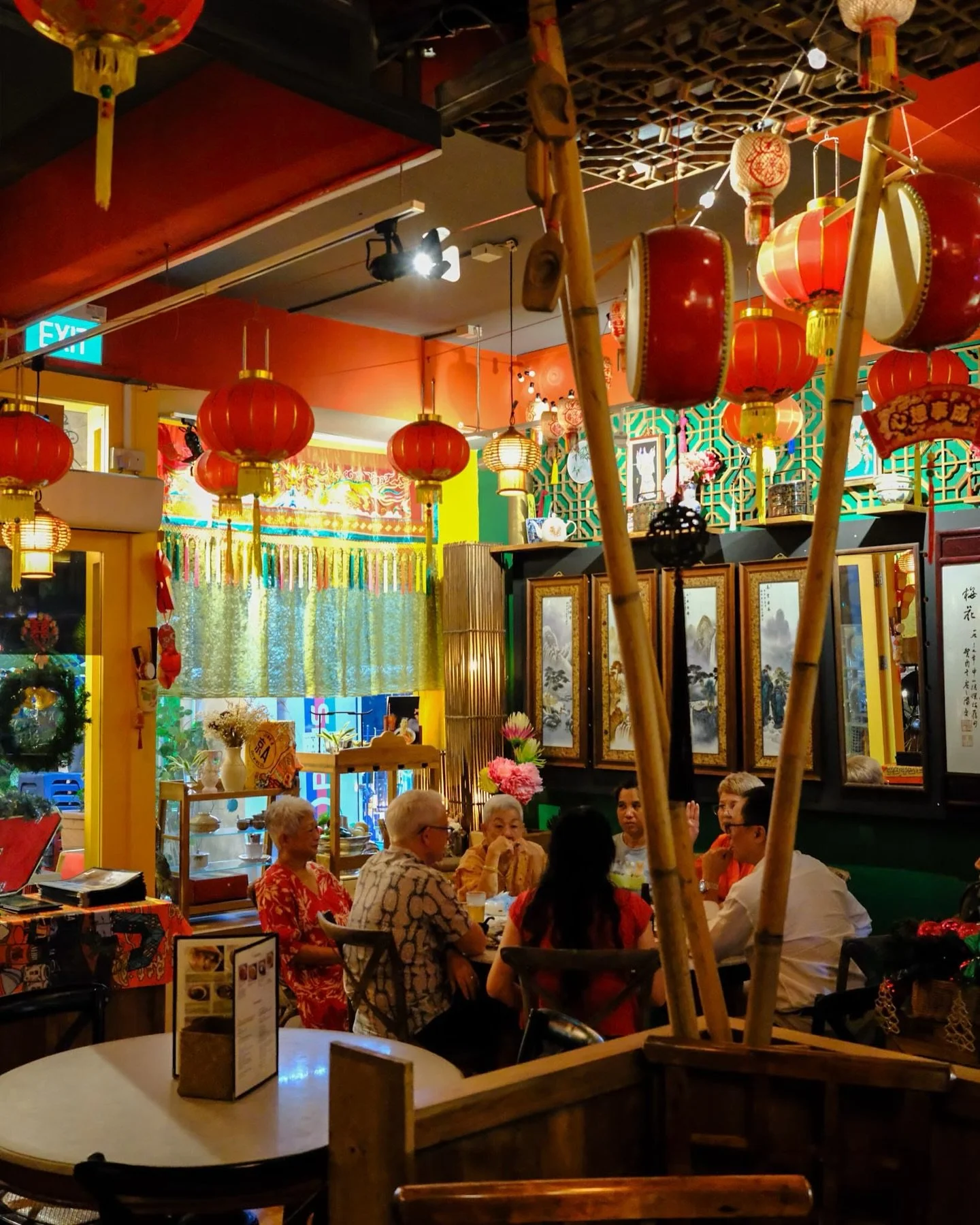 Family time tastes better here.
Bring the whole gang, we&rsquo;ll handle the food.