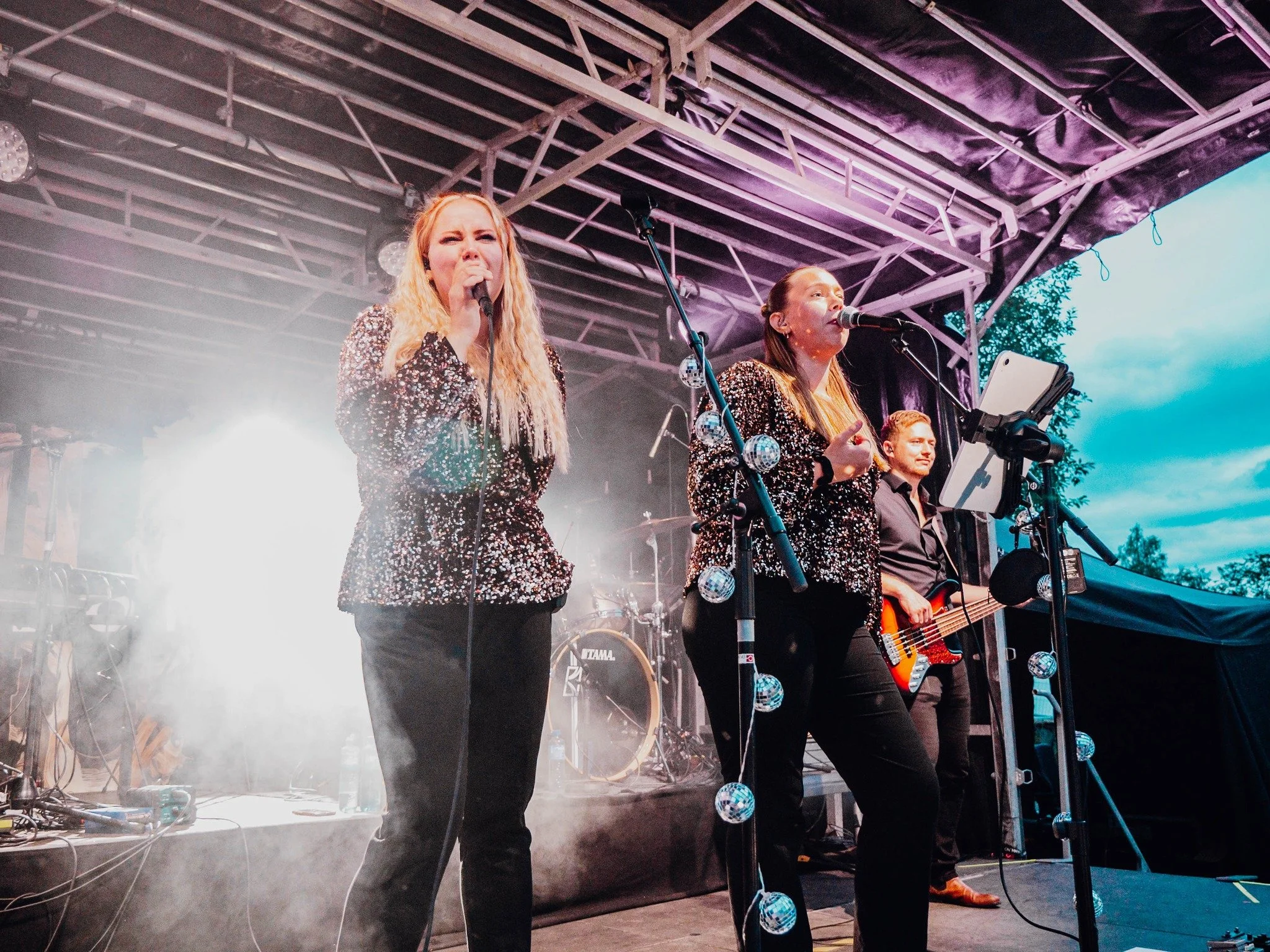 Alltid s&aring; g&oslash;y &aring; ta bilder av @sjuimellom! 📸 Tusen takk for en herlig konsert hos @kulturscenenvarthjem 🤩