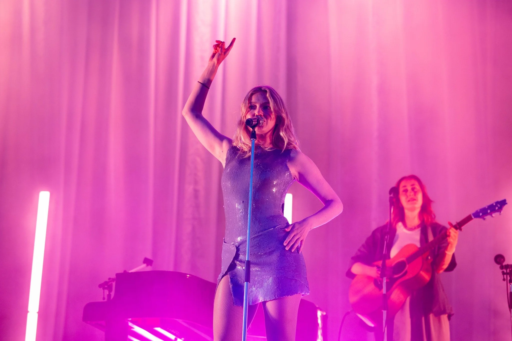 Steinkjerfestivalen leverte som alltid! 🔥🎤
Tre dager, utallige konserter, og en scene som aldri sluttet &aring; imponere. Her er noen av favorittbildene mine fra helga &ndash; swipe deg gjennom 👉
Det er et privilegium &aring; f&aring; st&aring; de
