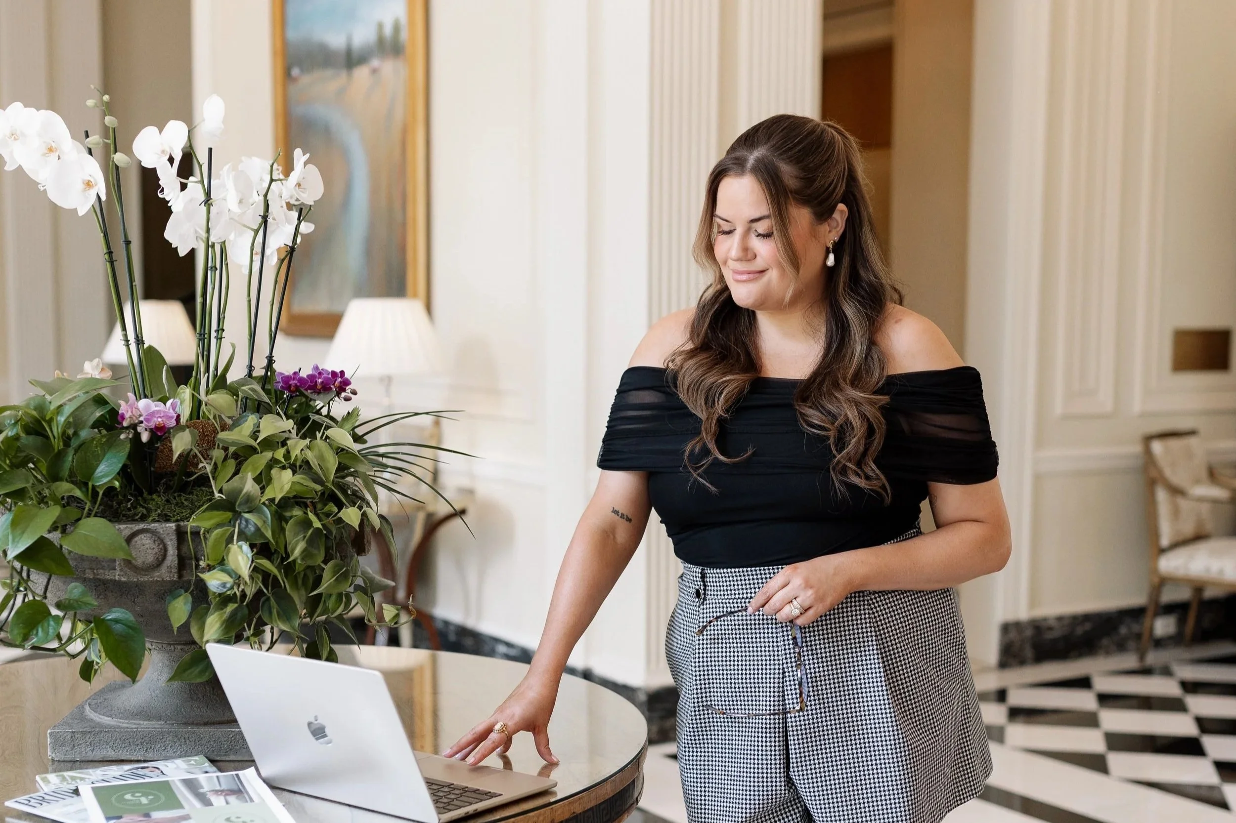 The Mom Behind The Content Friend: How Allie DaDabbo Turned Her “Eye for Content” Into a Nap-Time Empire