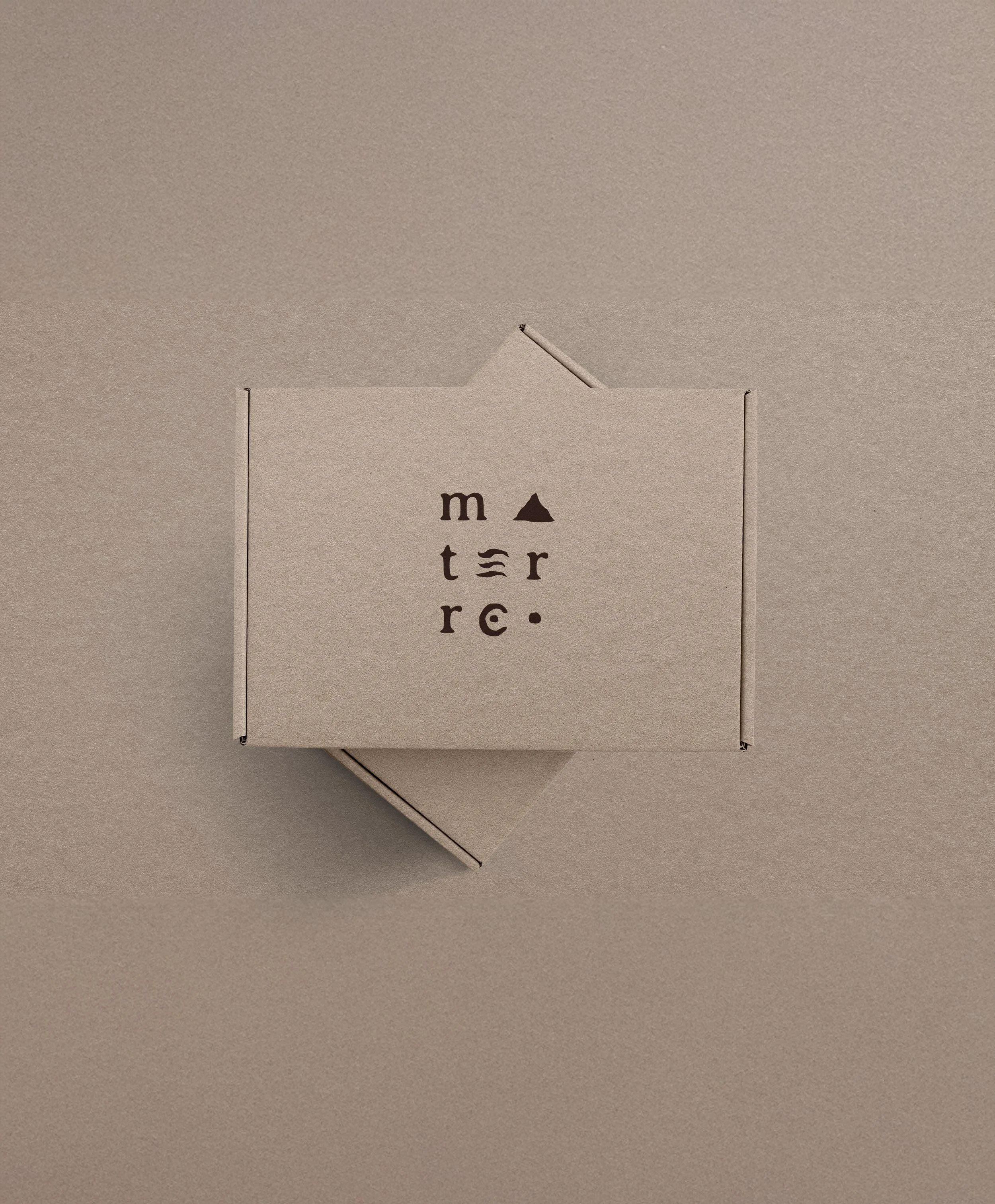 ma terre box mockup.jpg
