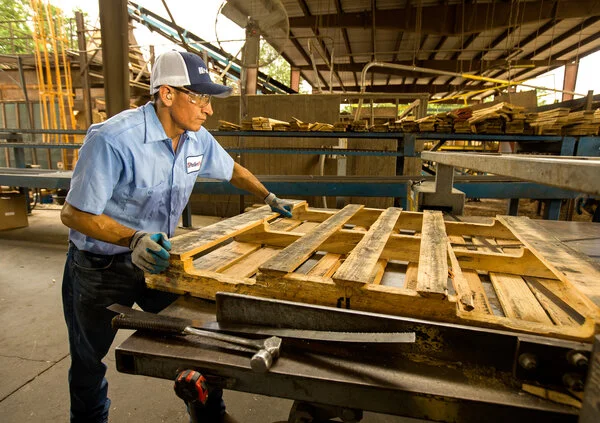 where-to-buy-wood-pallets-in-bulk.jpg