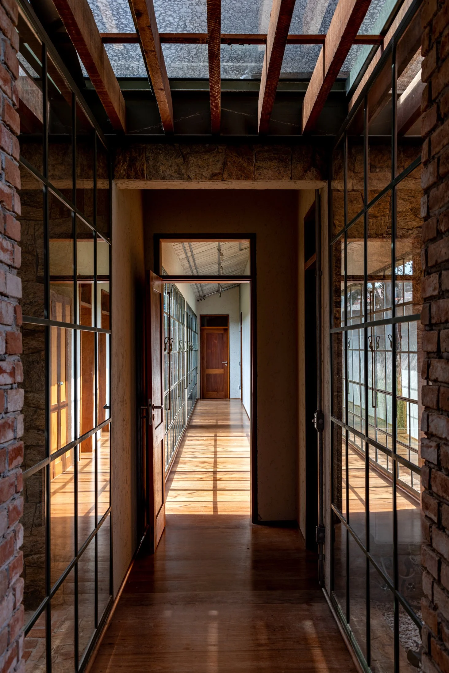 casa-por-do-sol-corredor-03.jpg