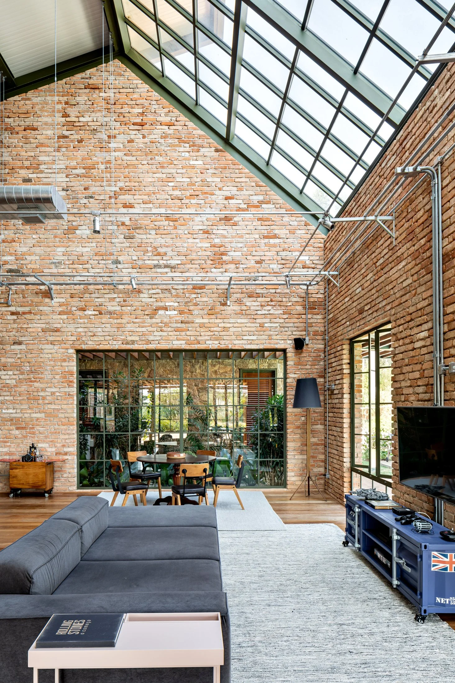 casa-por-do-sol-sala-jogos-tv-01.jpg