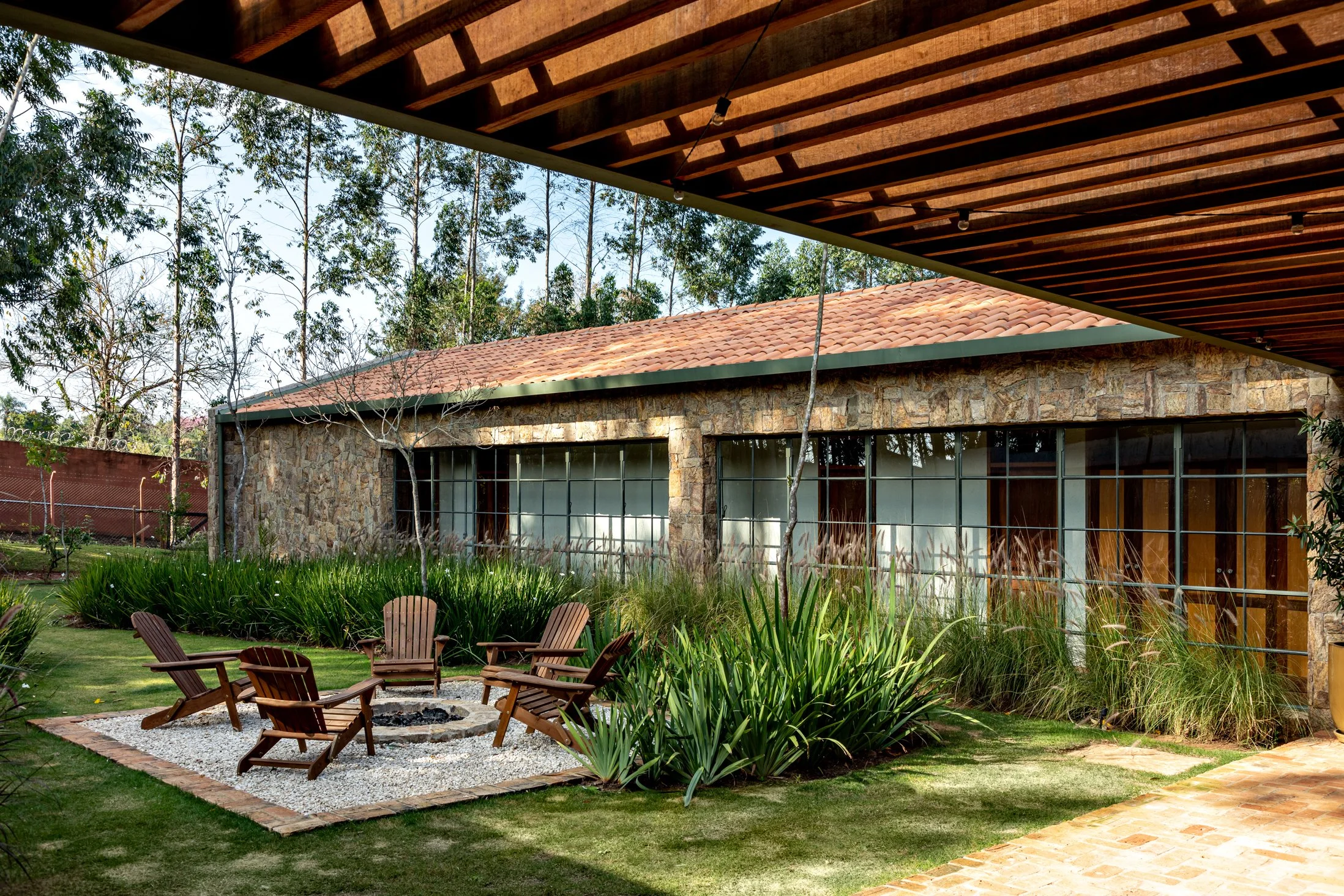 casa-por-do-sol-fachada-05.jpg