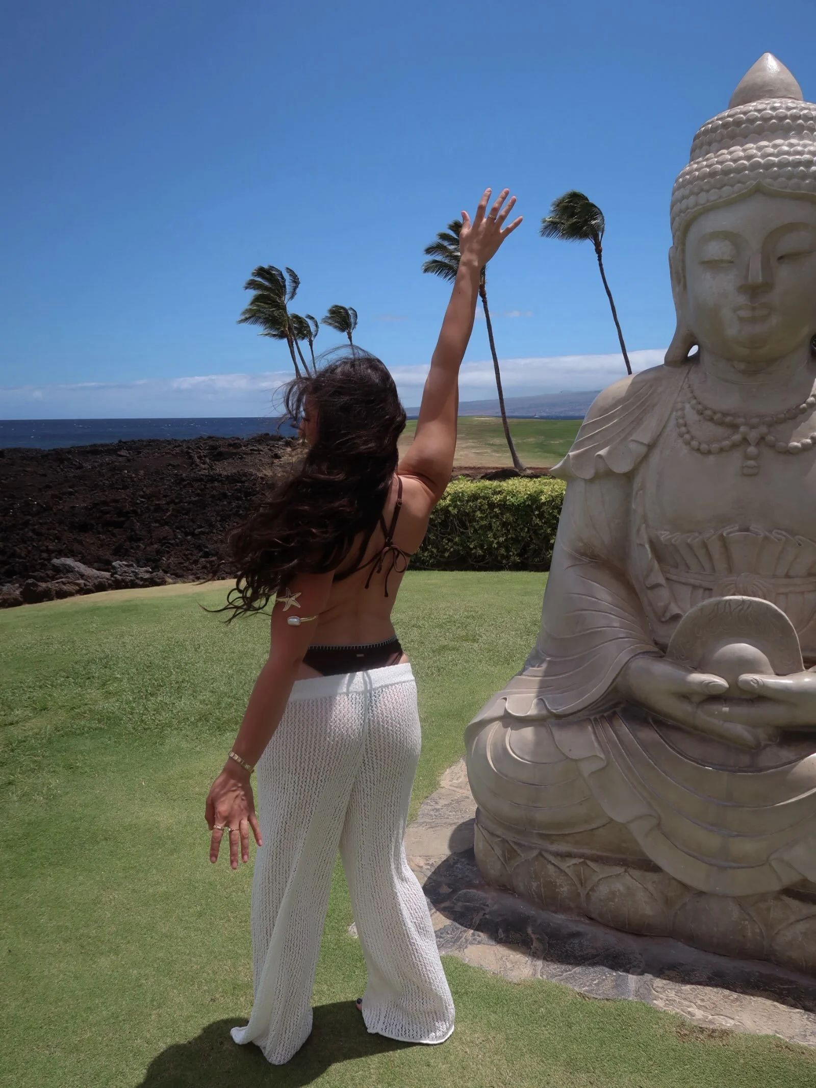 🤍🌿 imagine&hellip;. 
If we admired kindness the way we admire abs.
Integrity the way we admire aesthetics. 
Character the way we admire beauty. 

The strongest thing I&rsquo;ve ever built wasn&rsquo;t my body. 
It&rsquo;s building who I&rsquo;m bec