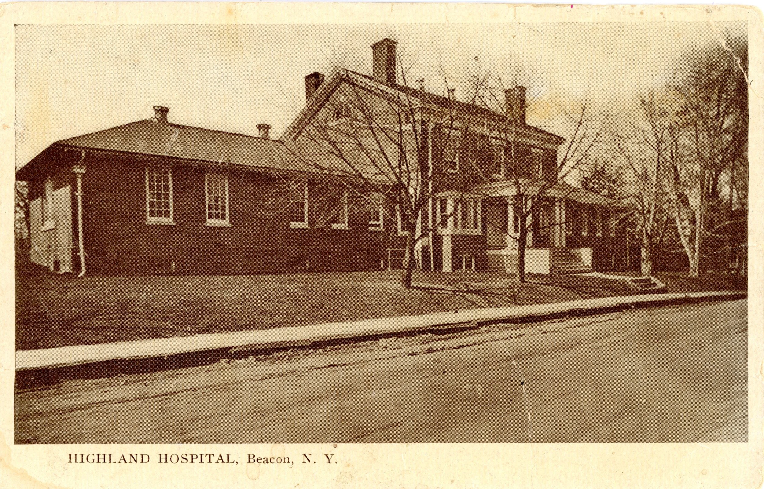 In 1871, General Howland purchased a home on Washington Street (now Russell Avenue) and gifted it to the city as a hospital.  By 1900, it was deemed inadequate and a new hospital was built on Verplanck Avenue.  The building depicted on this postcard 