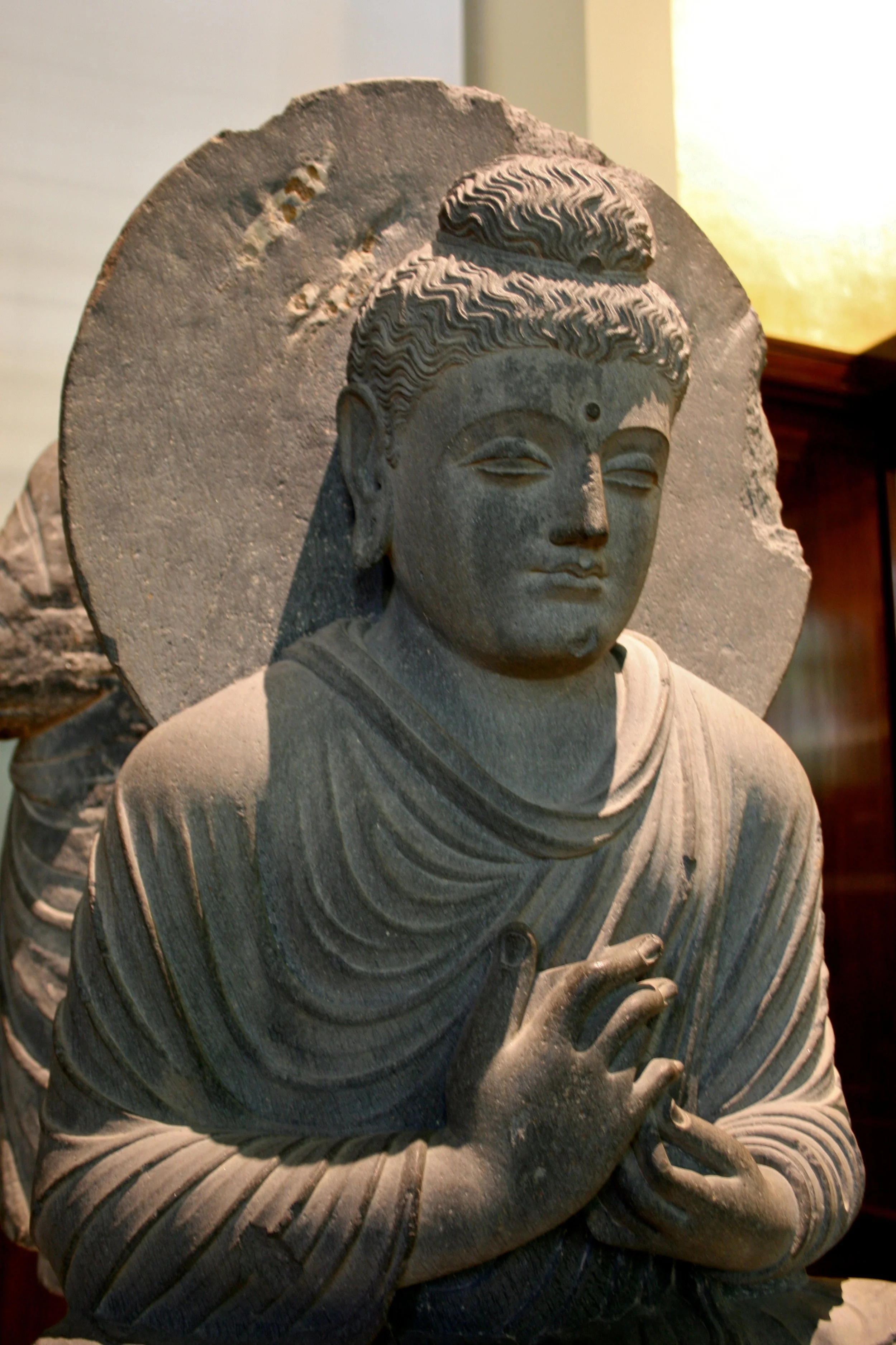 बुद्ध नेपाली थिएनन्