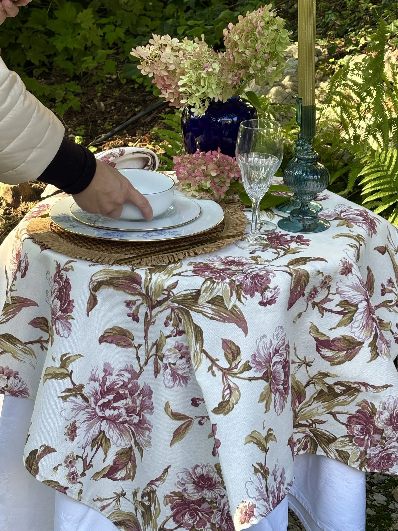 PEONY Tablecloth (Includes 6 napkins)
