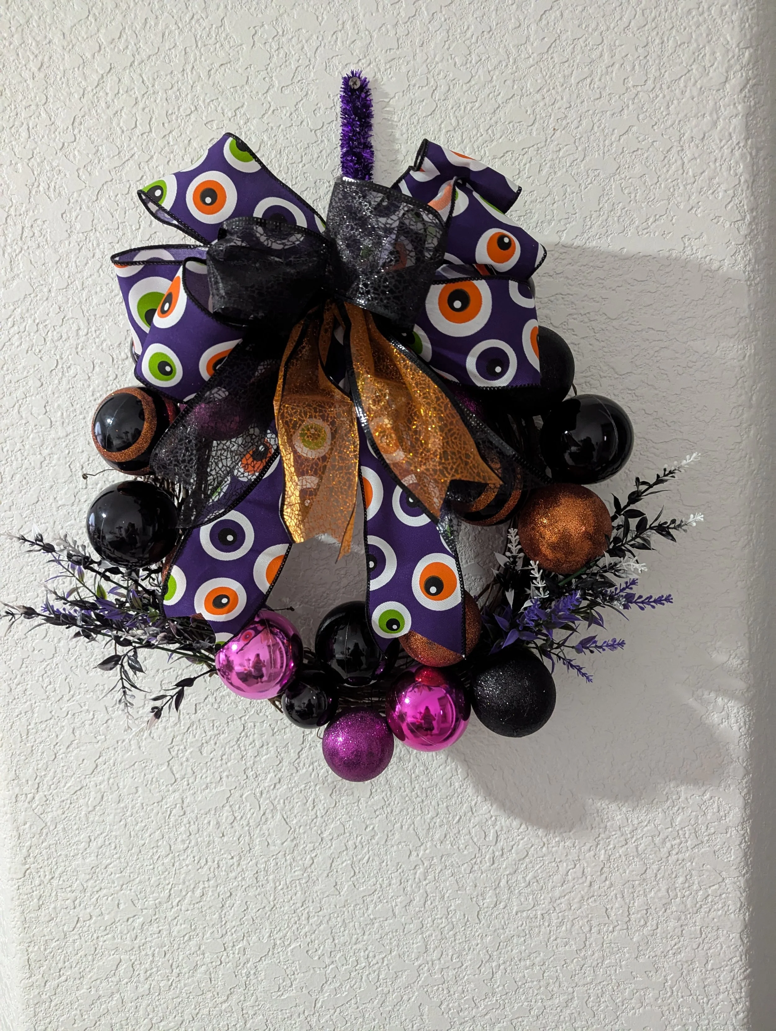 Spooky Eyes Halloween Wreath