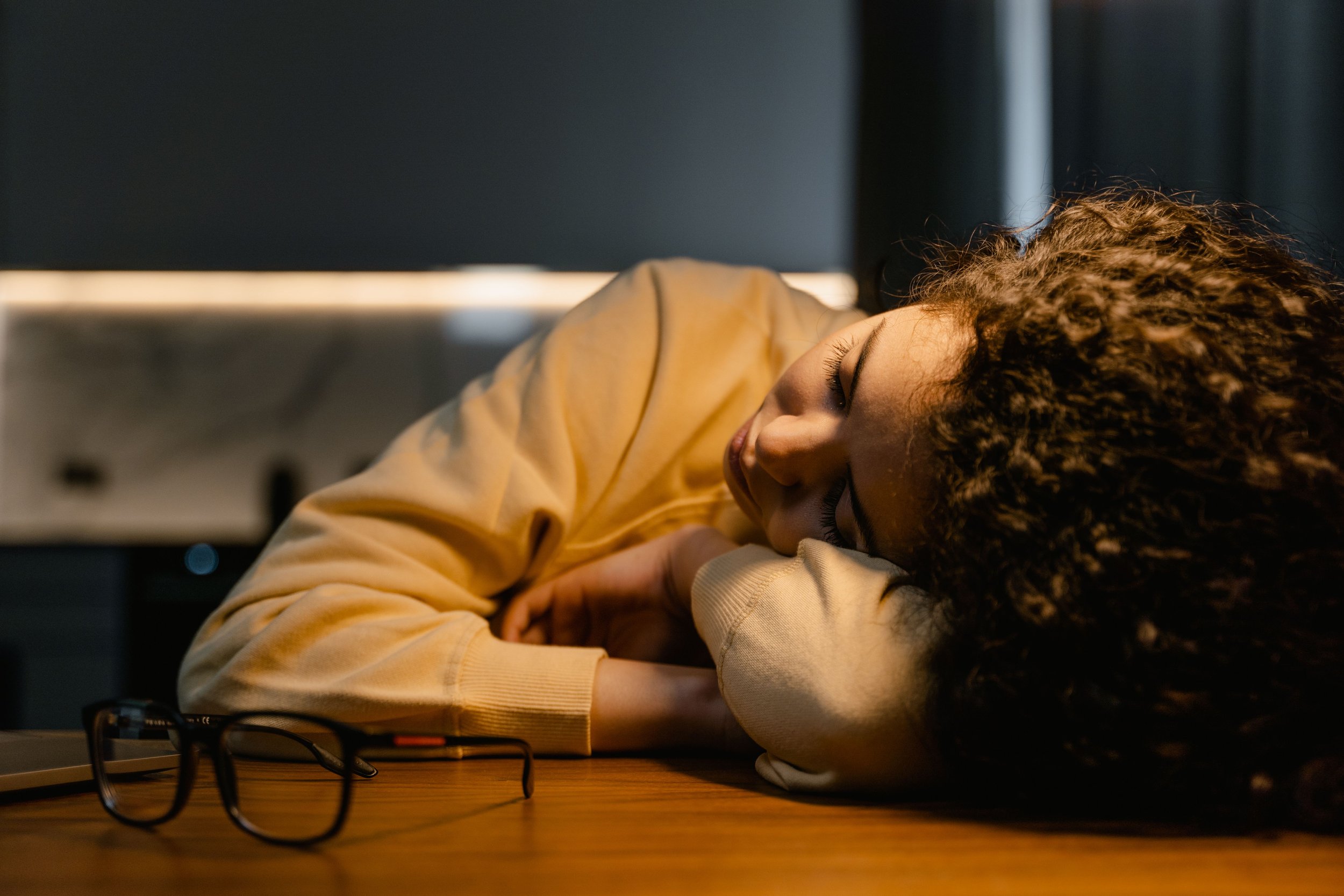Signs You Are Mentally Exhausted, Not “Lazy”