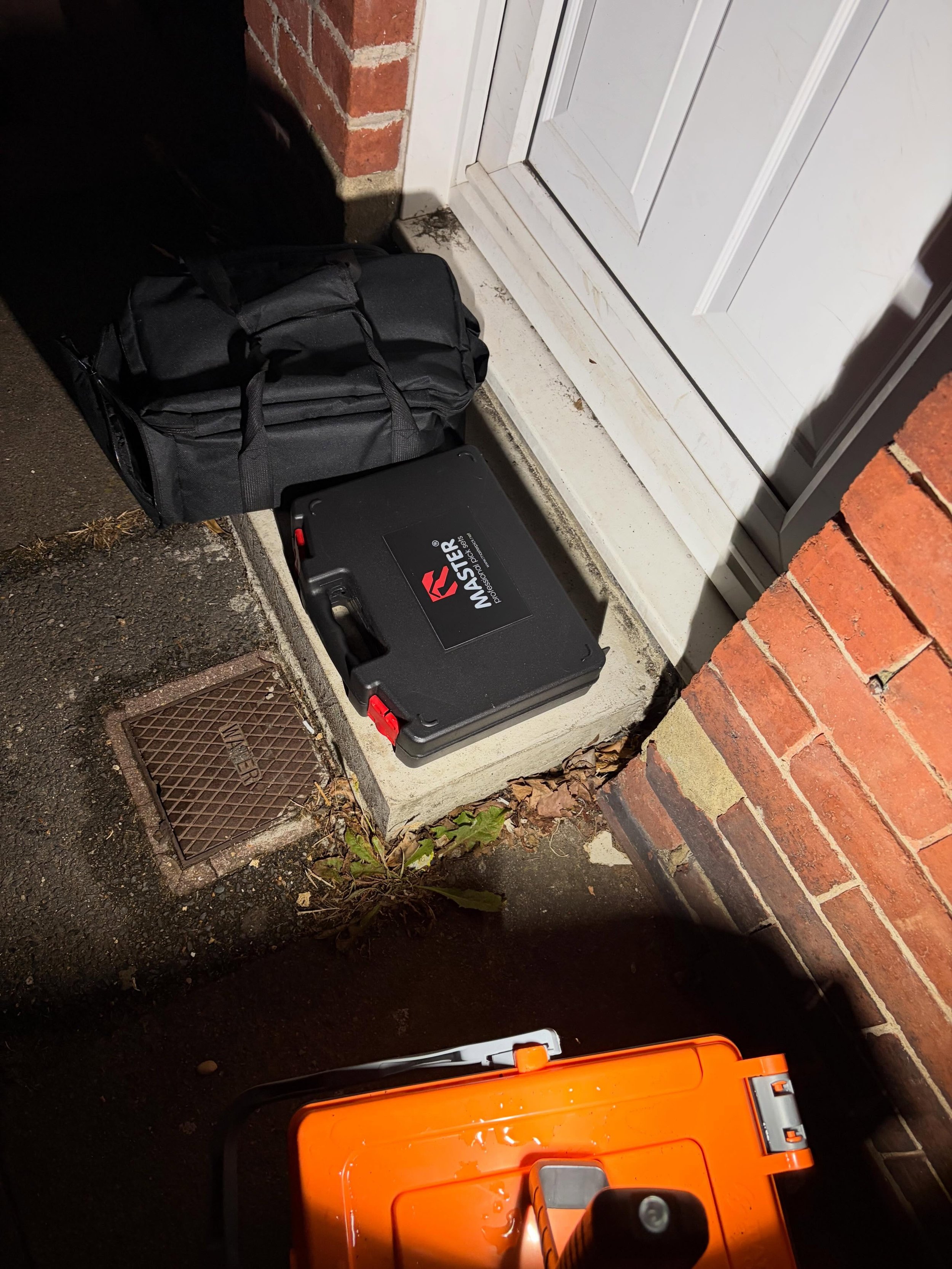 We had a late night call from a healthcare worker who had lost their keys, we were able to provide a non destructive solution getting him back inside his home within 30 minutes of receiving his call. 📞 Available 24 hours day 7 days week providing lo