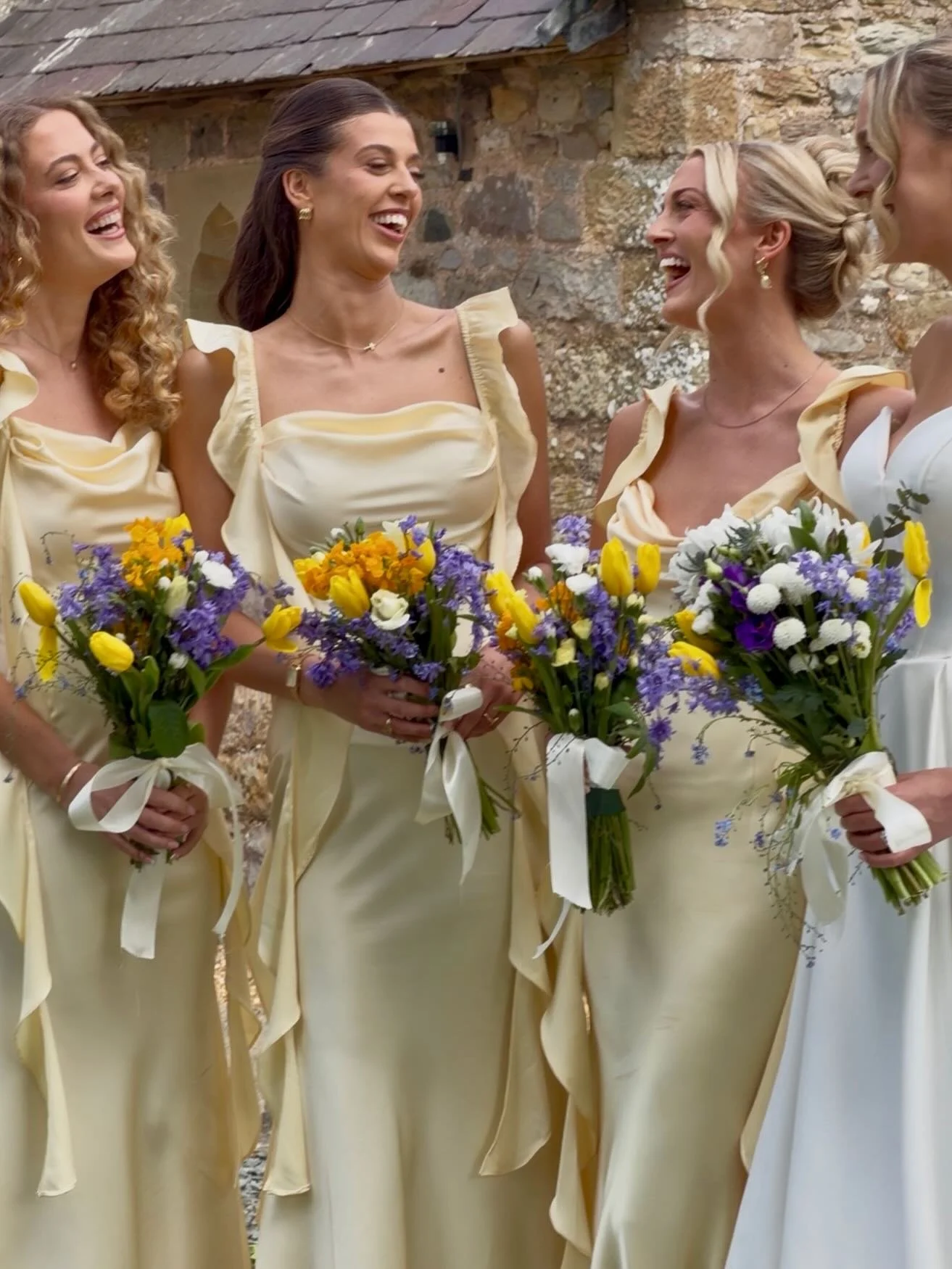 who is your yellow? 💛🌼💫
#wedding #weddingcontentcreator #bridesmaids #ukweddingcontentcreator #weddinginspo