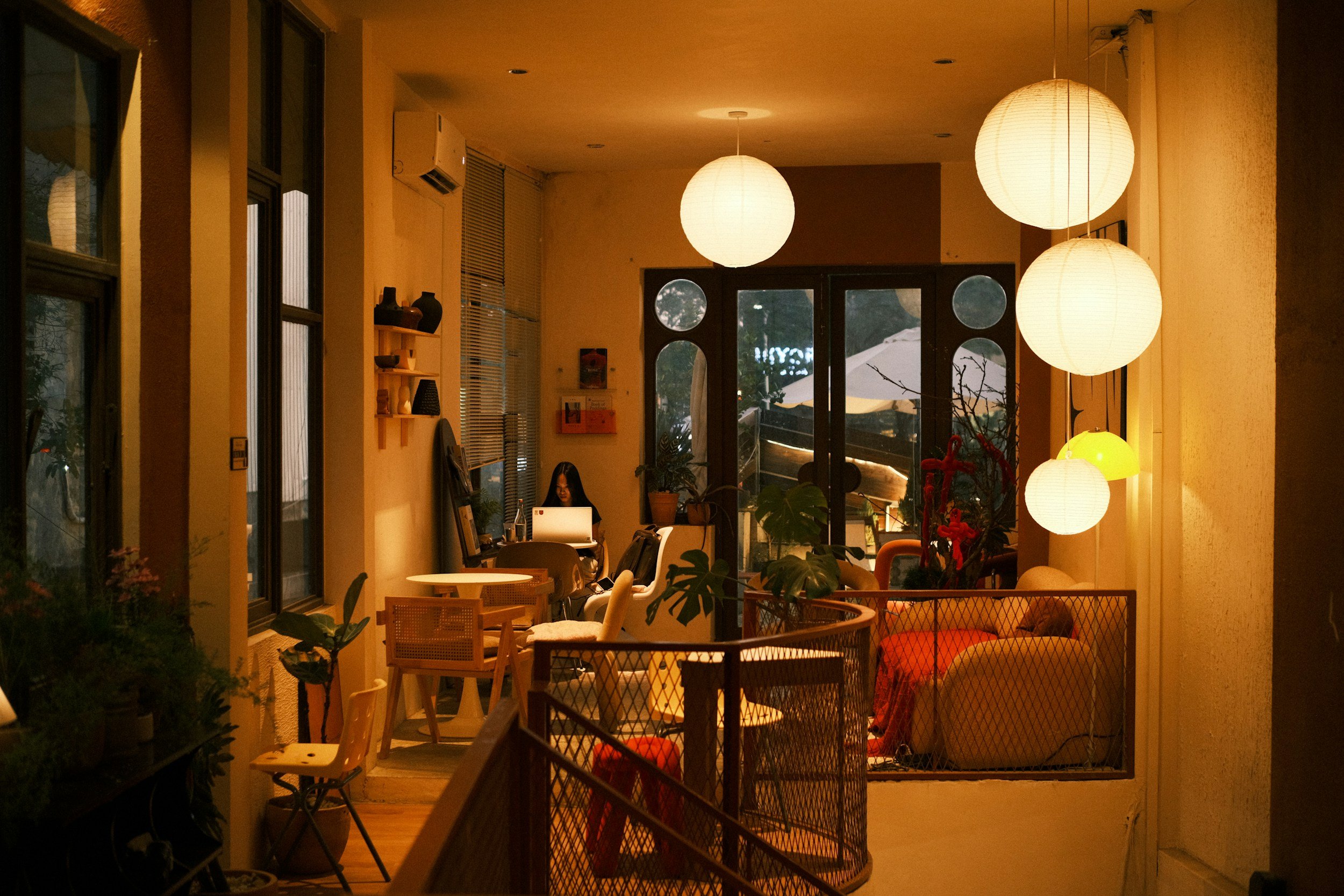 what is a boutique hostel? everything travelers need to know