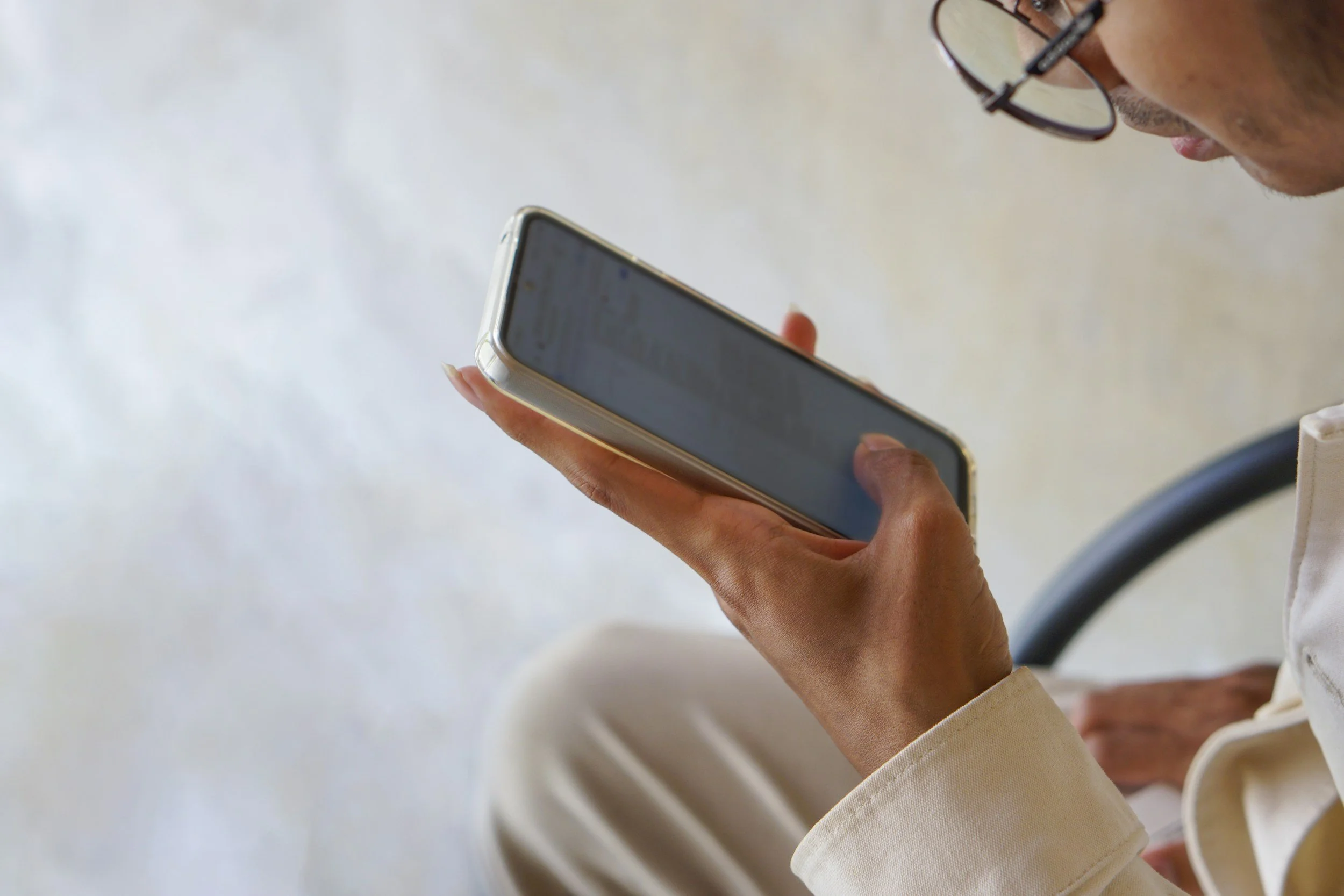 What Makes You Keep Reading, or Scrolling? It’s all about the Hook!